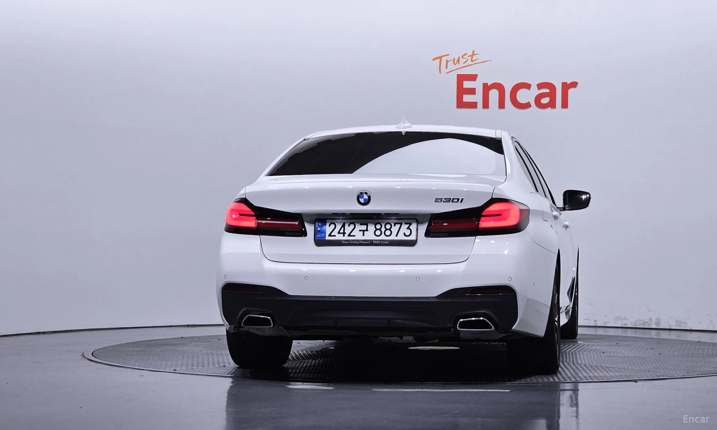 BMW 5 Series (G30) превью 4