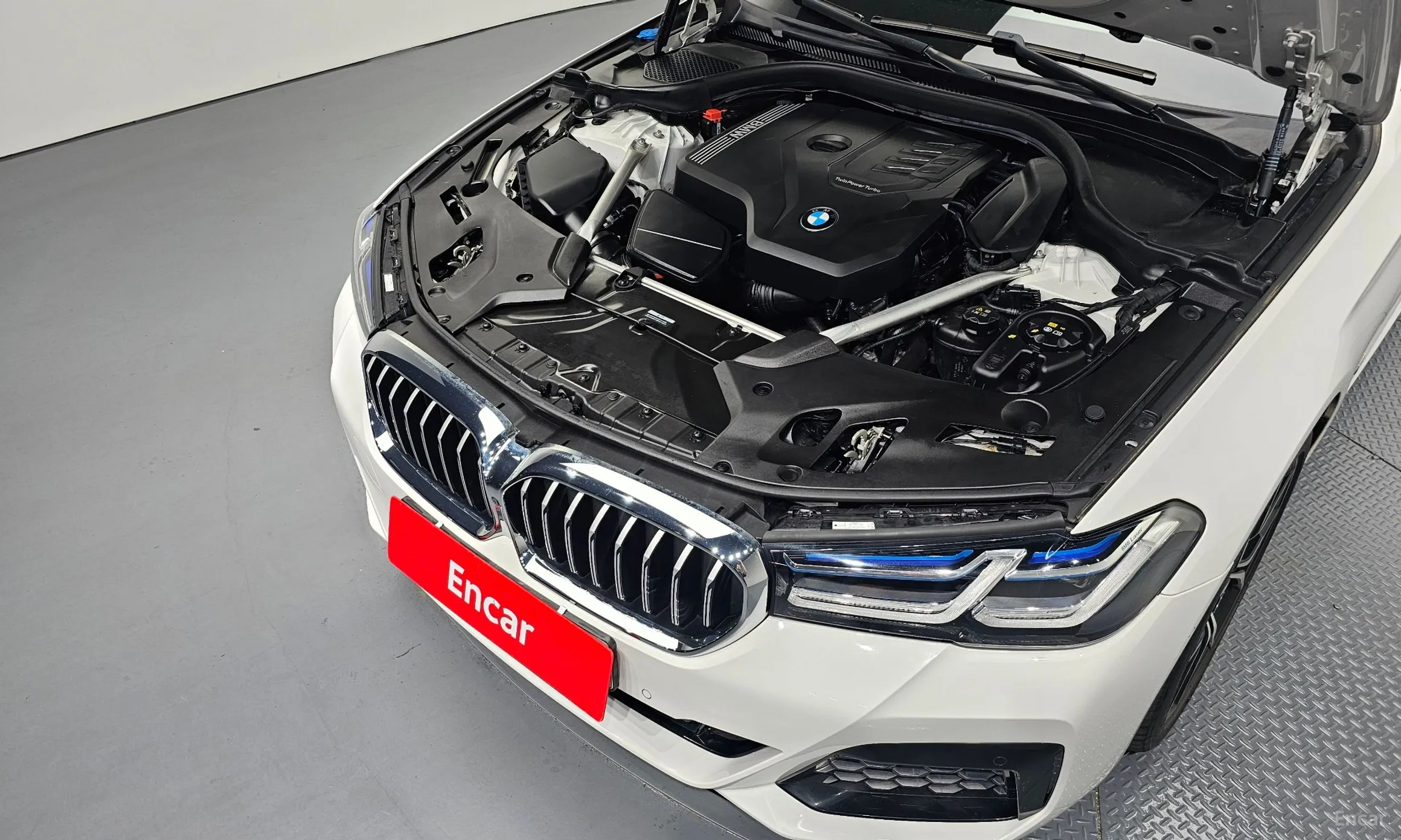 BMW 5 Series (G30) превью 6