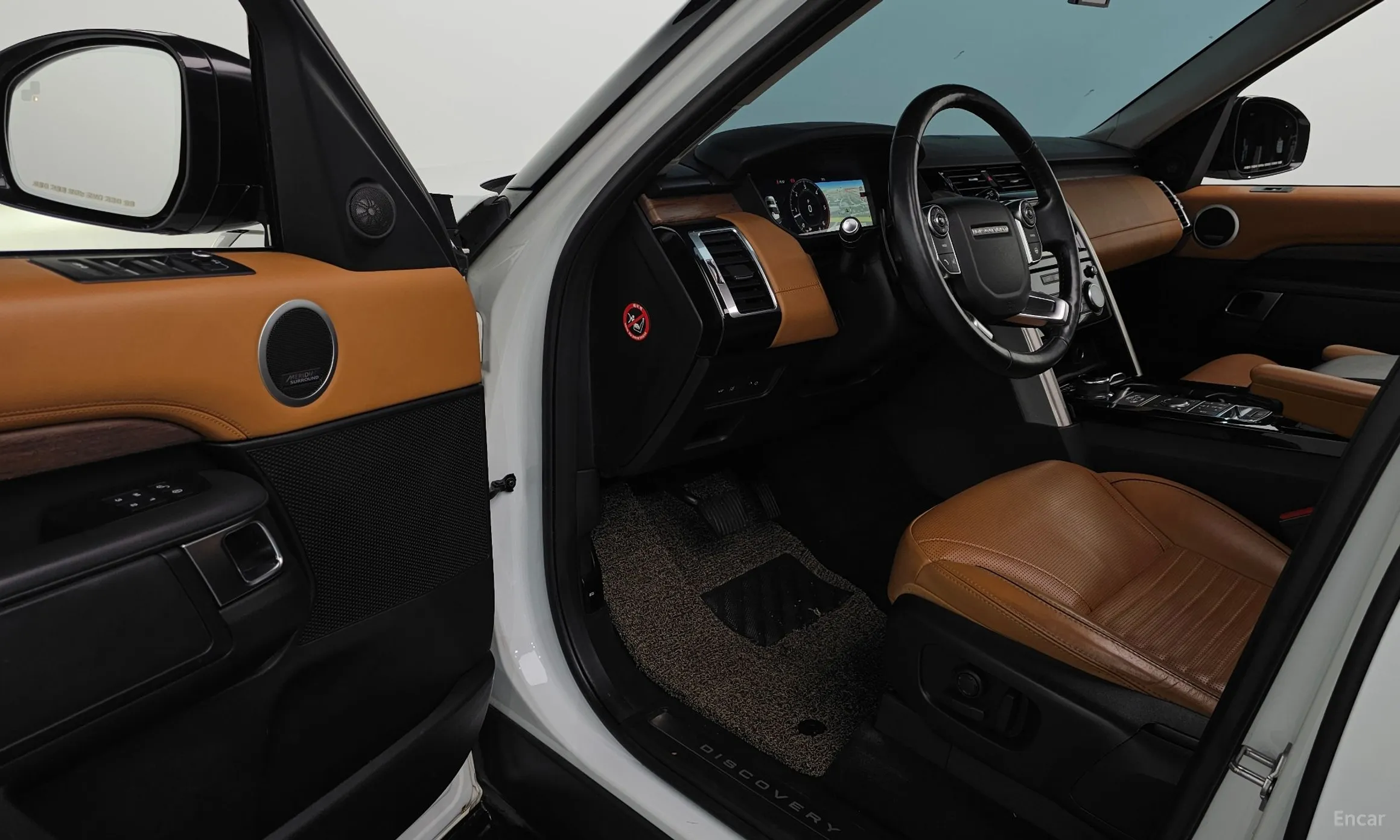 Land Rover Discovery 5 превью 10
