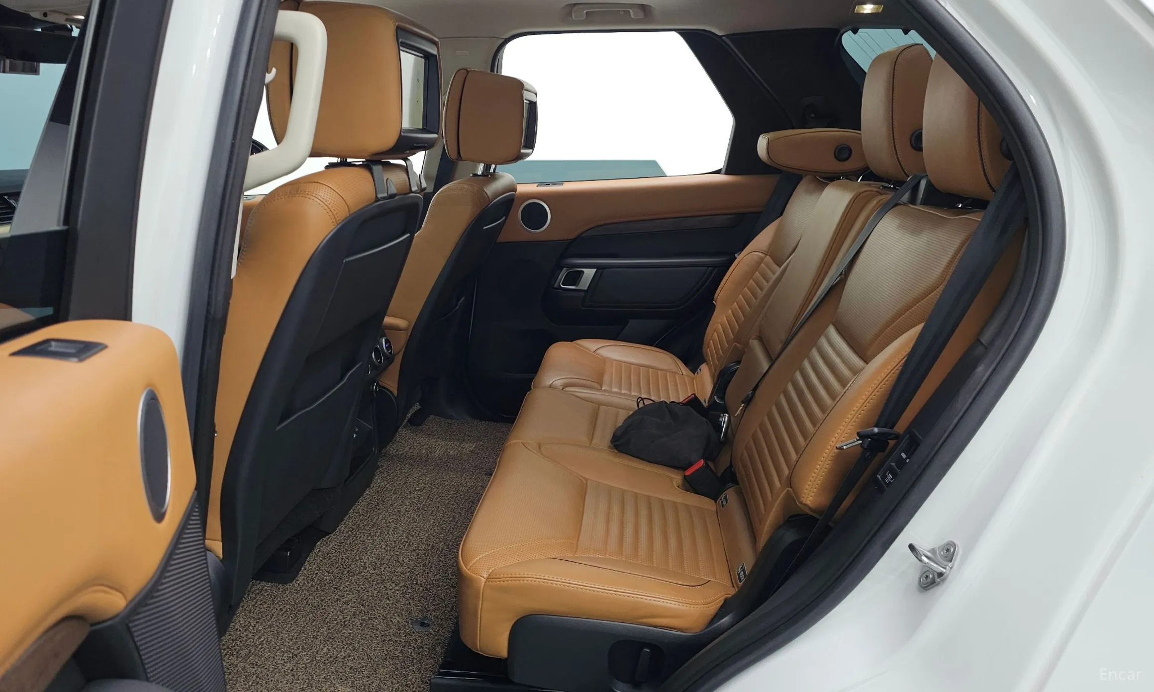 Land Rover Discovery 5 превью 11