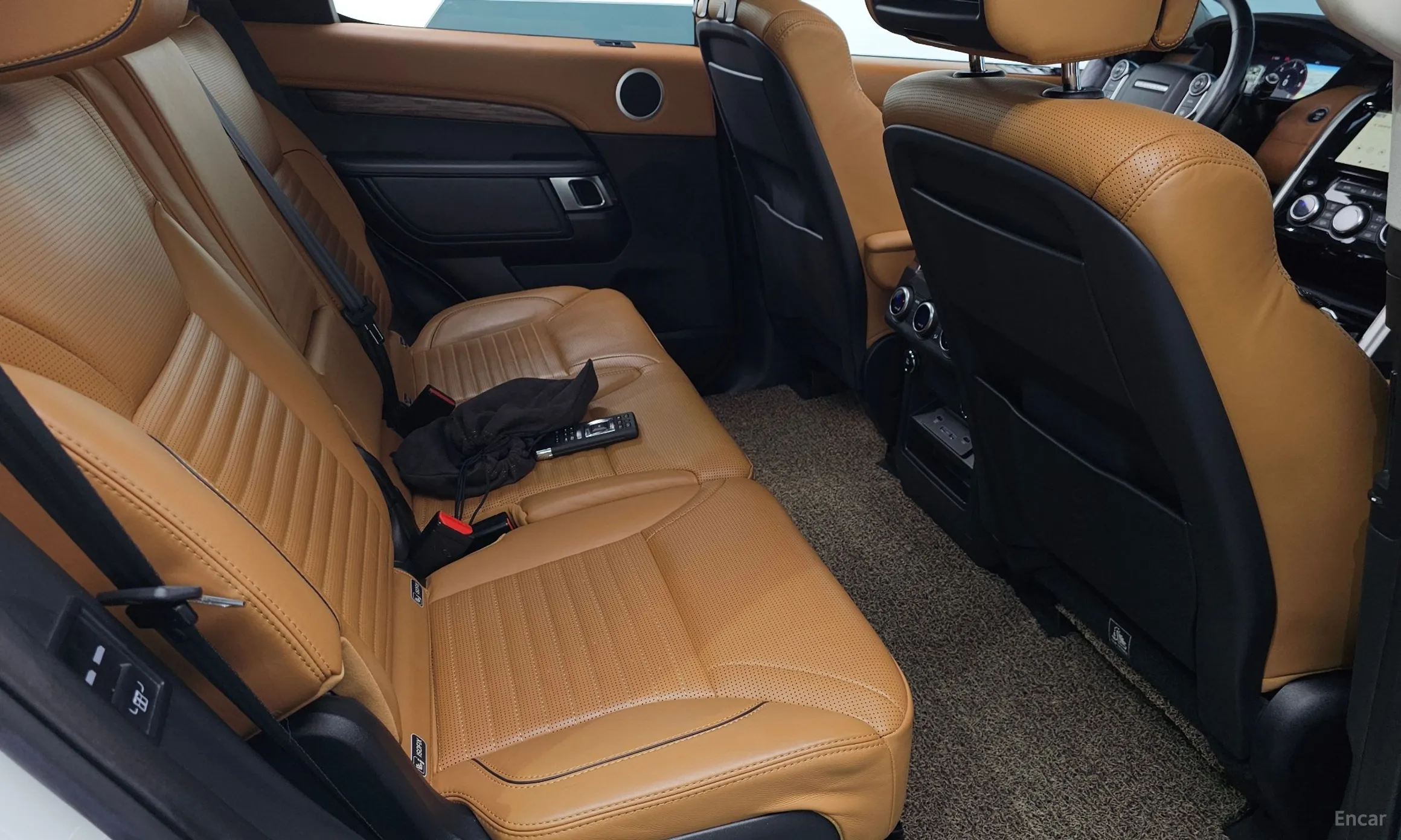 Land Rover Discovery 5 превью 12