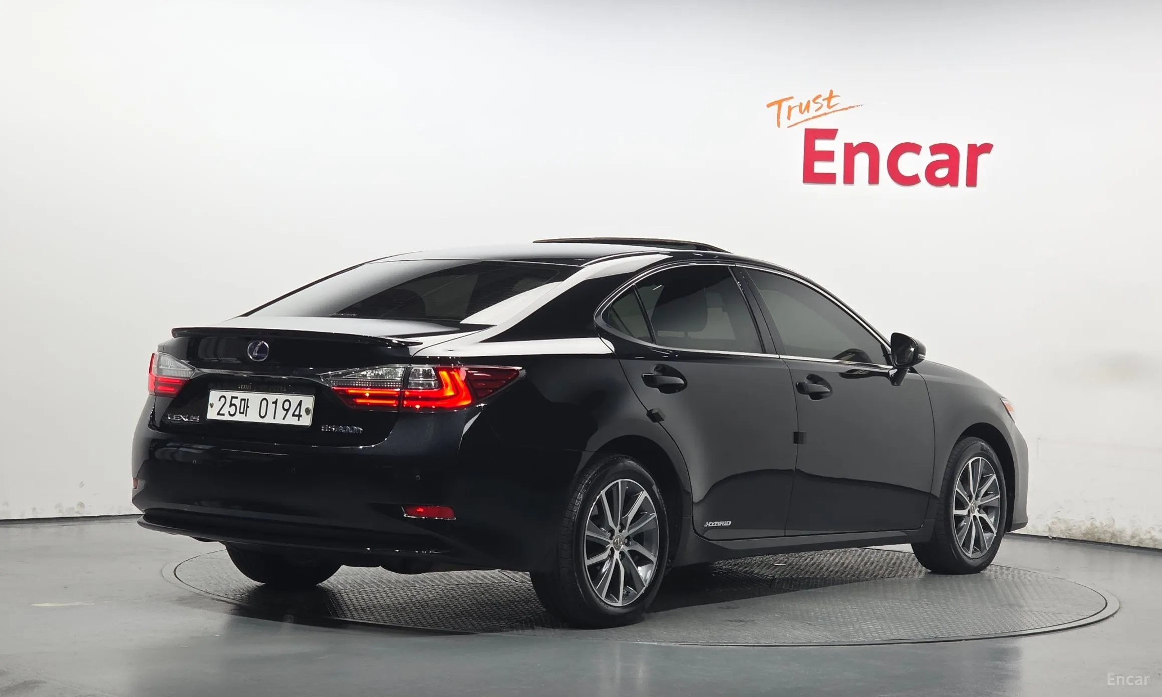 Lexus New ES300h