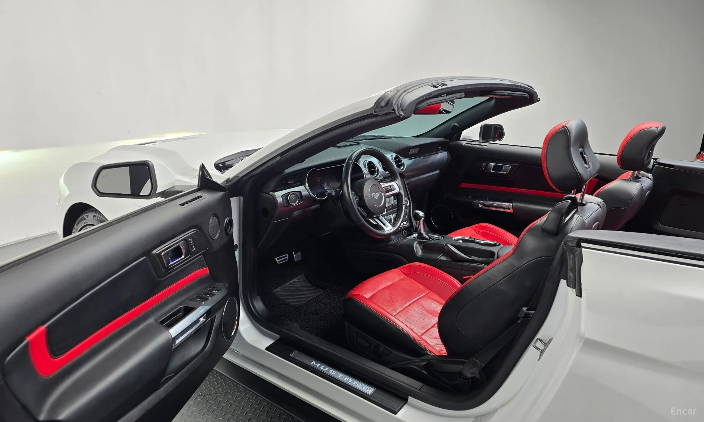 Ford Mustang превью 10