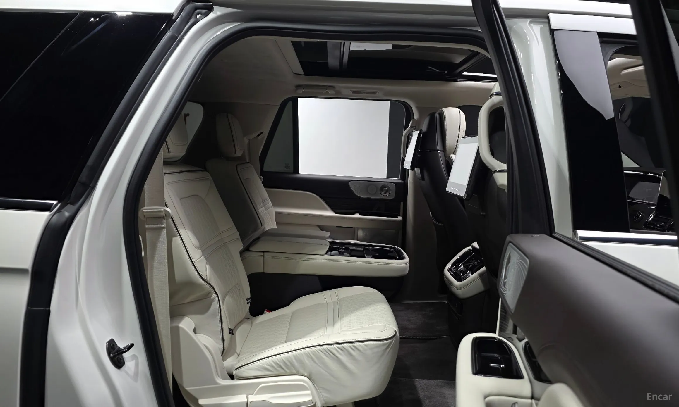 Lincoln Navigator 4th generation превью 12