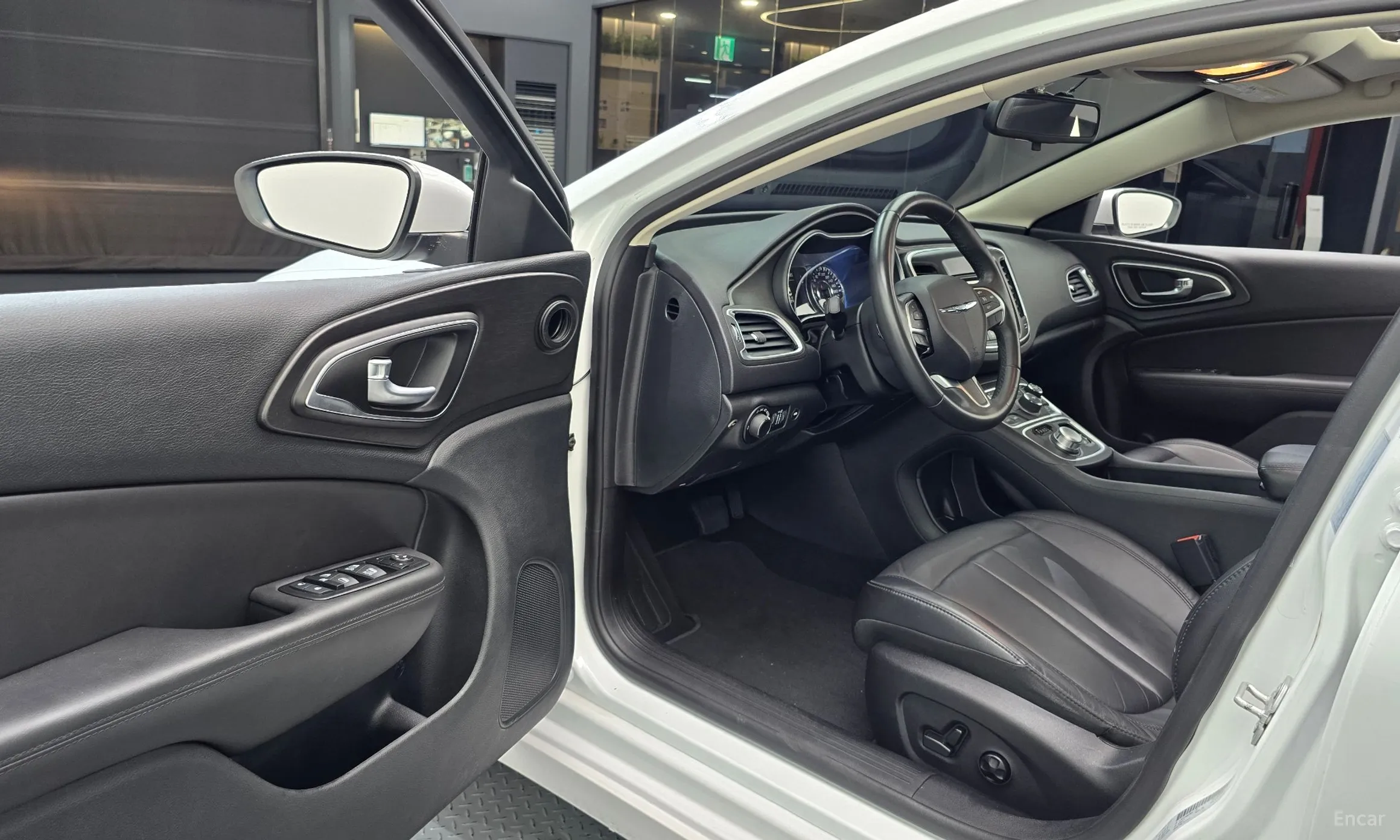 Chrysler 200 Second generation превью 10