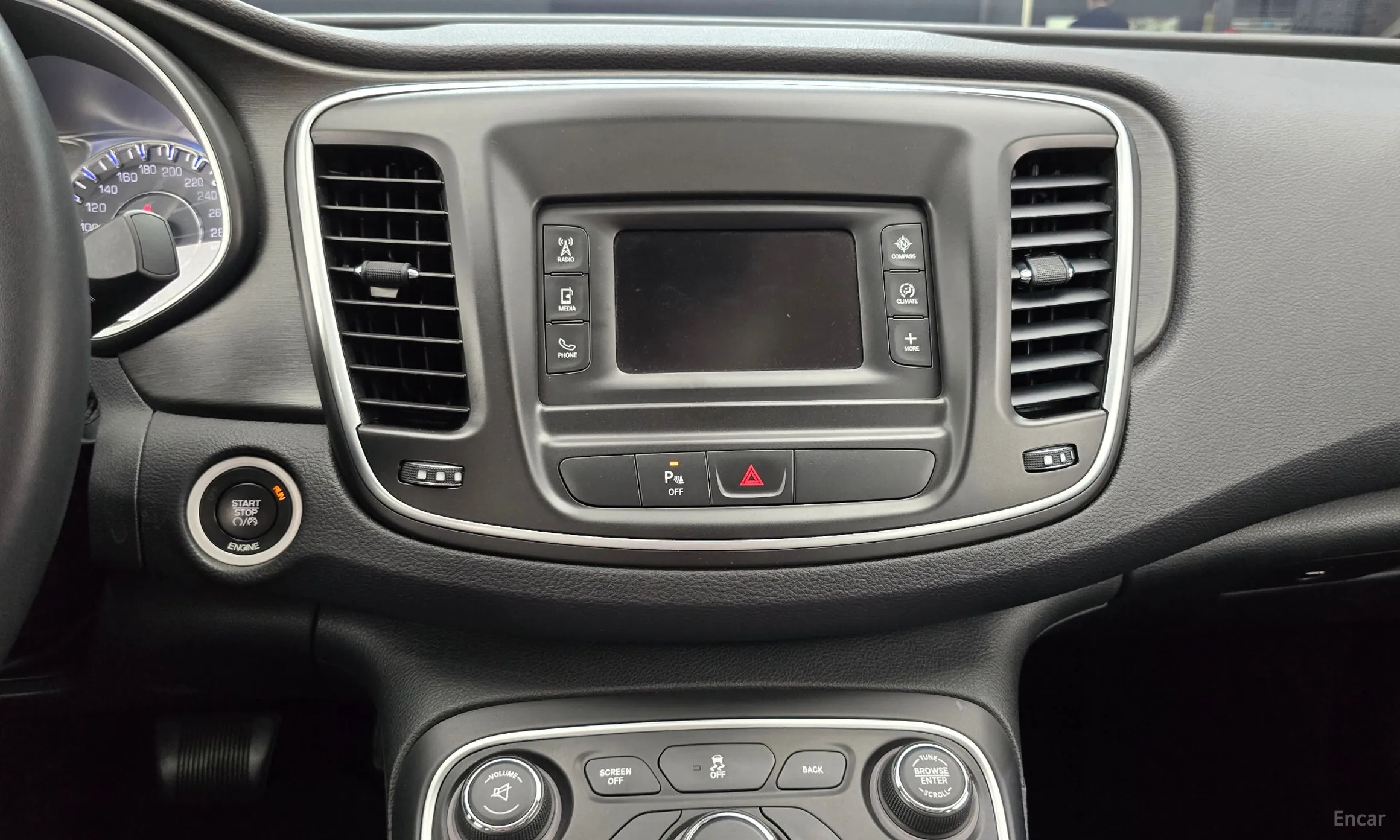 Chrysler 200 Second generation превью 14