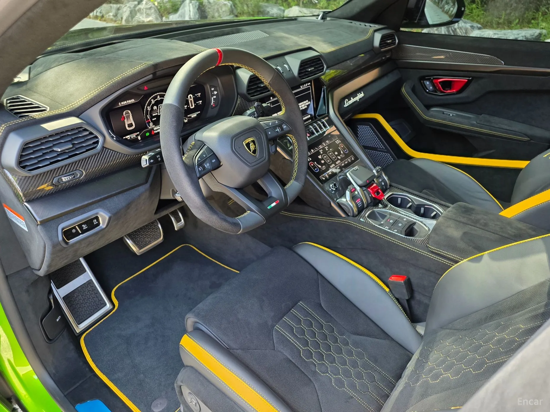 Lamborghini Urus превью 13
