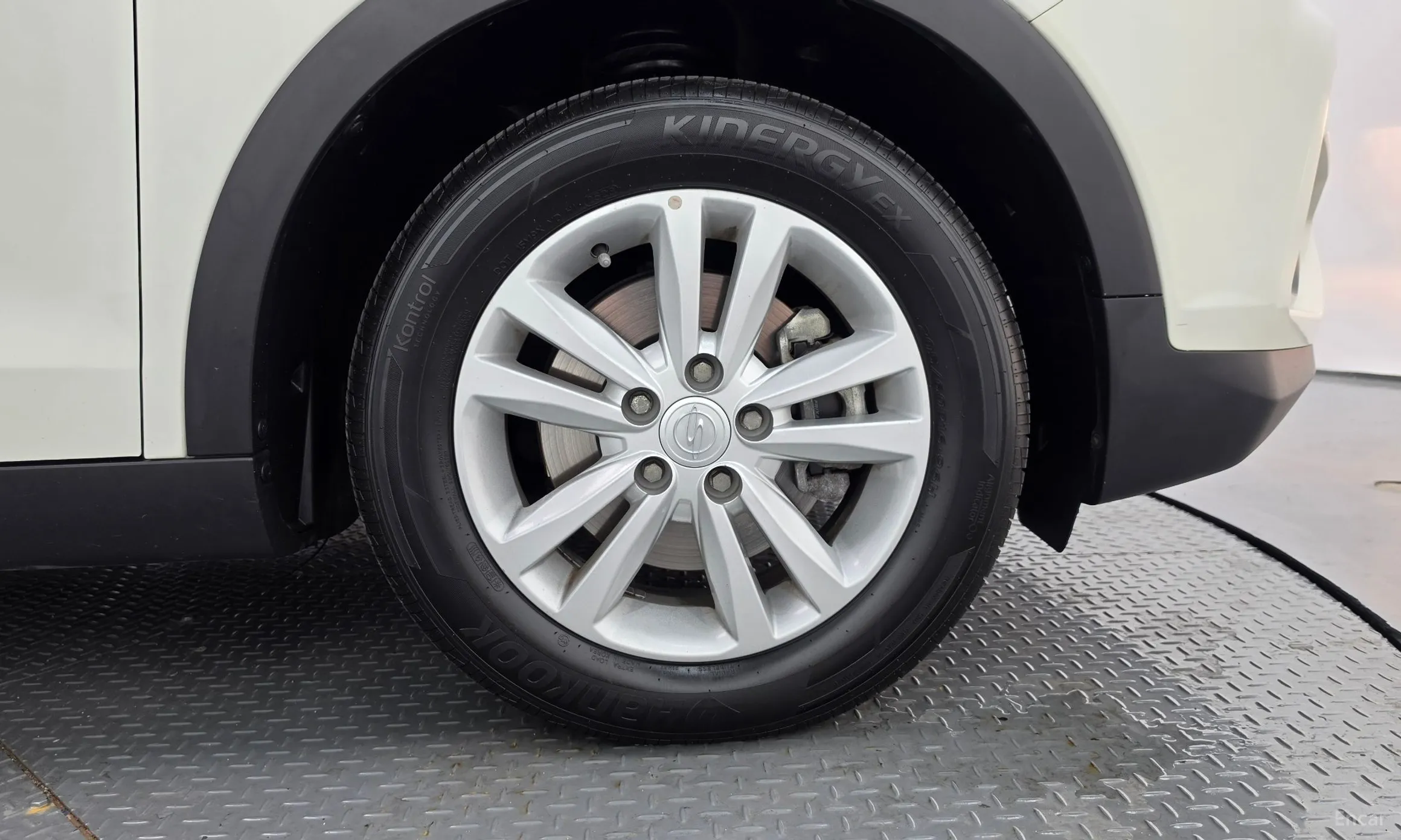 KG Mobility (SsangYong) Tivoli Armor превью 5