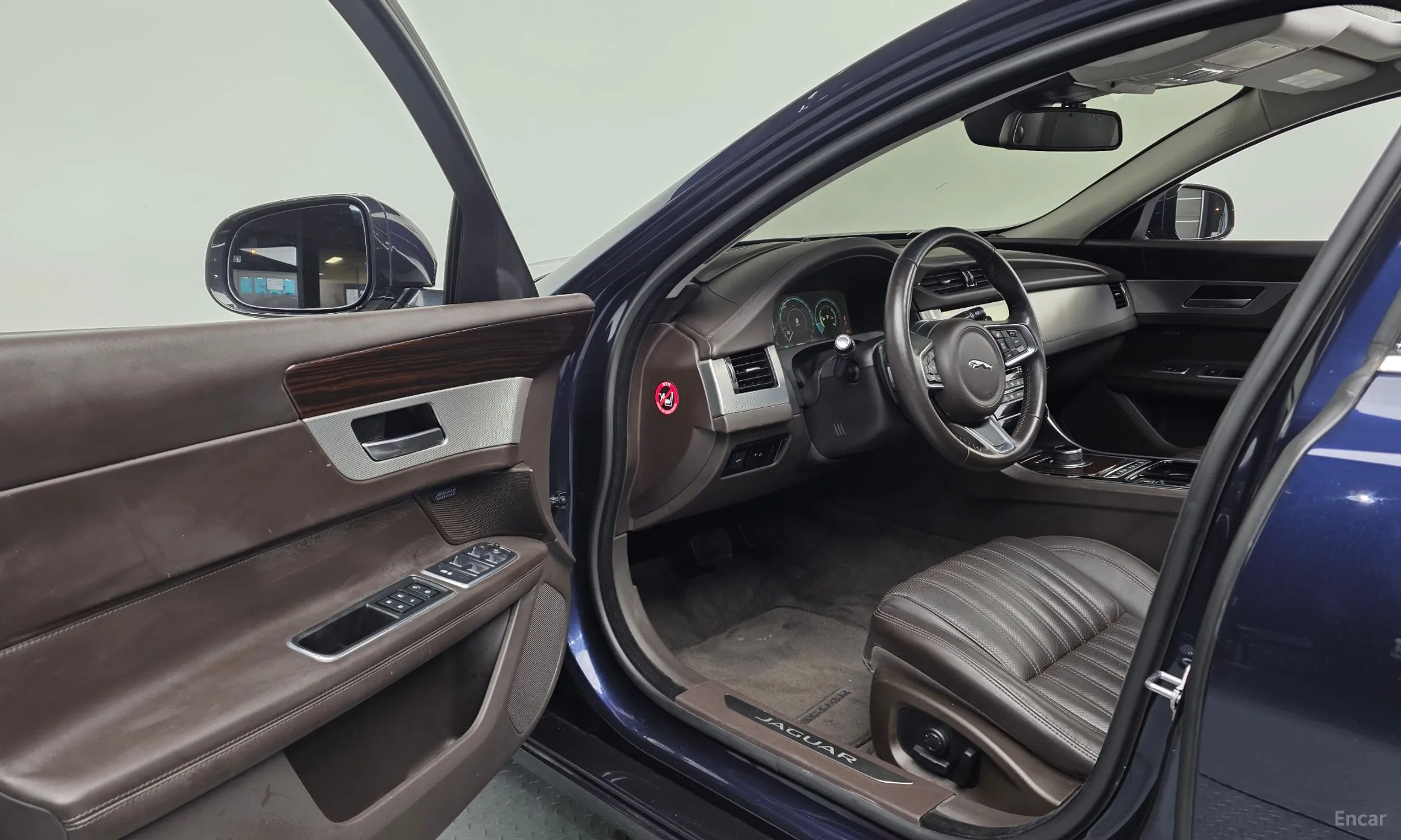 Jaguar XF (x260) превью 10