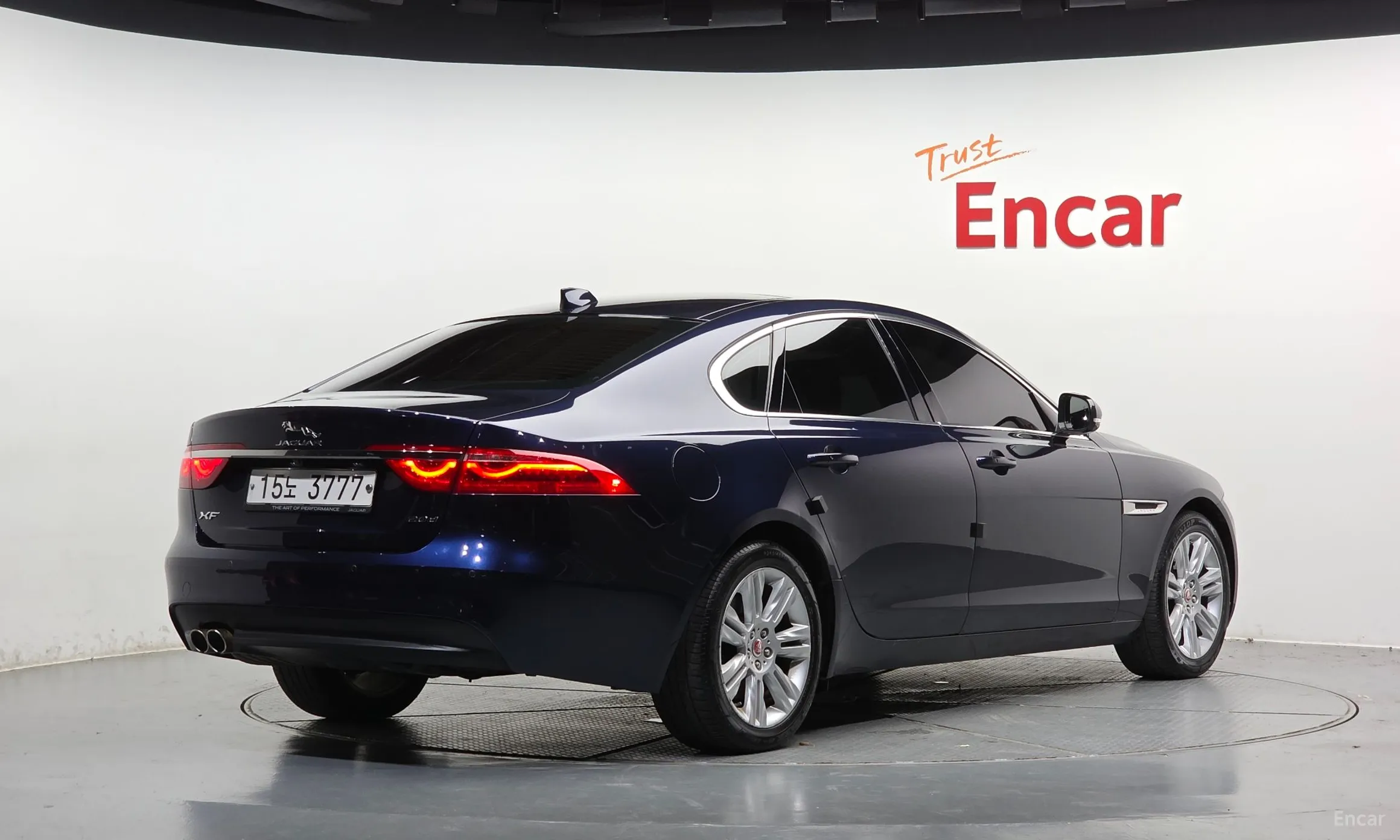 Jaguar XF (x260)