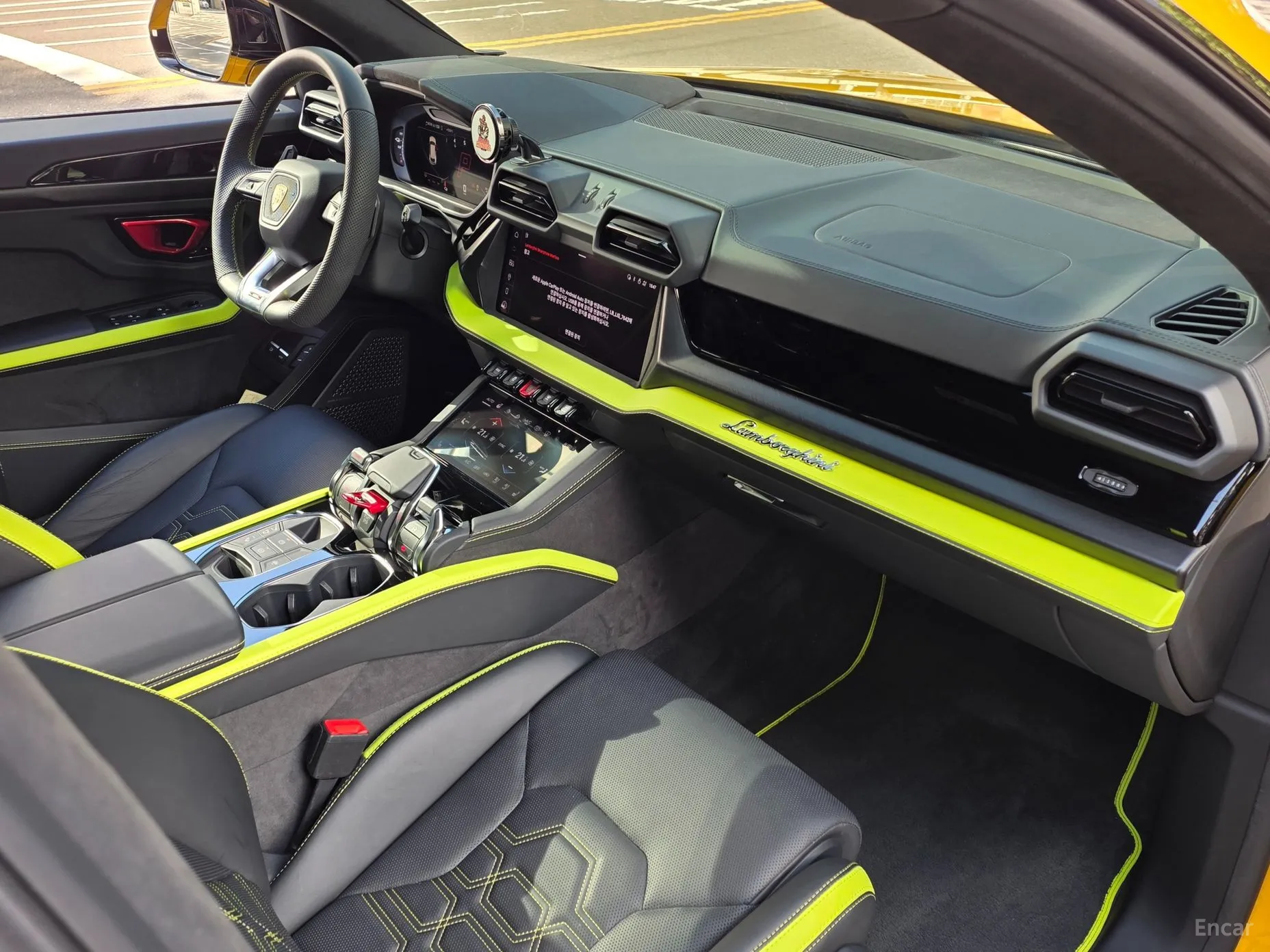 Lamborghini Urus превью 11
