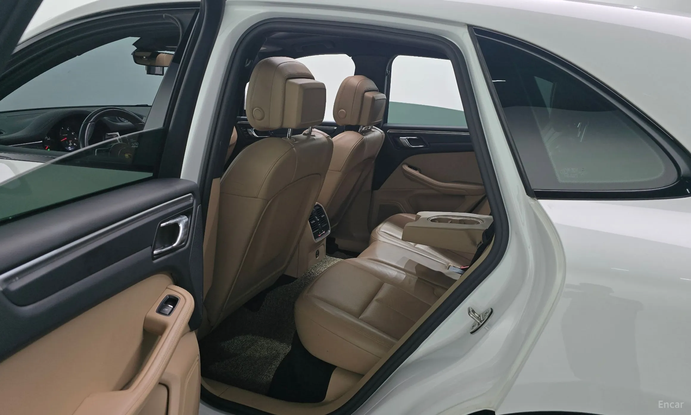 Porsche Macan превью 12