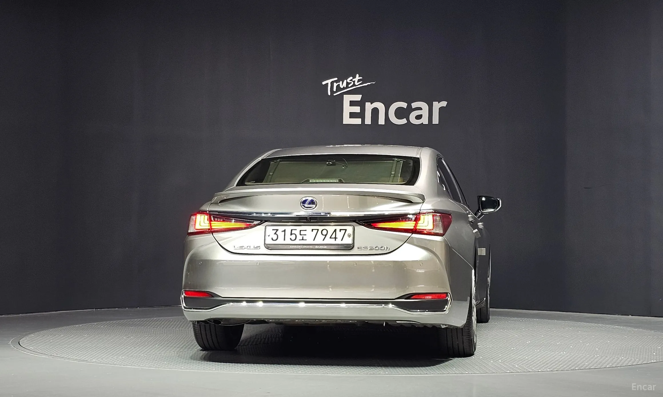 Lexus ES300h 7th Generation превью 4