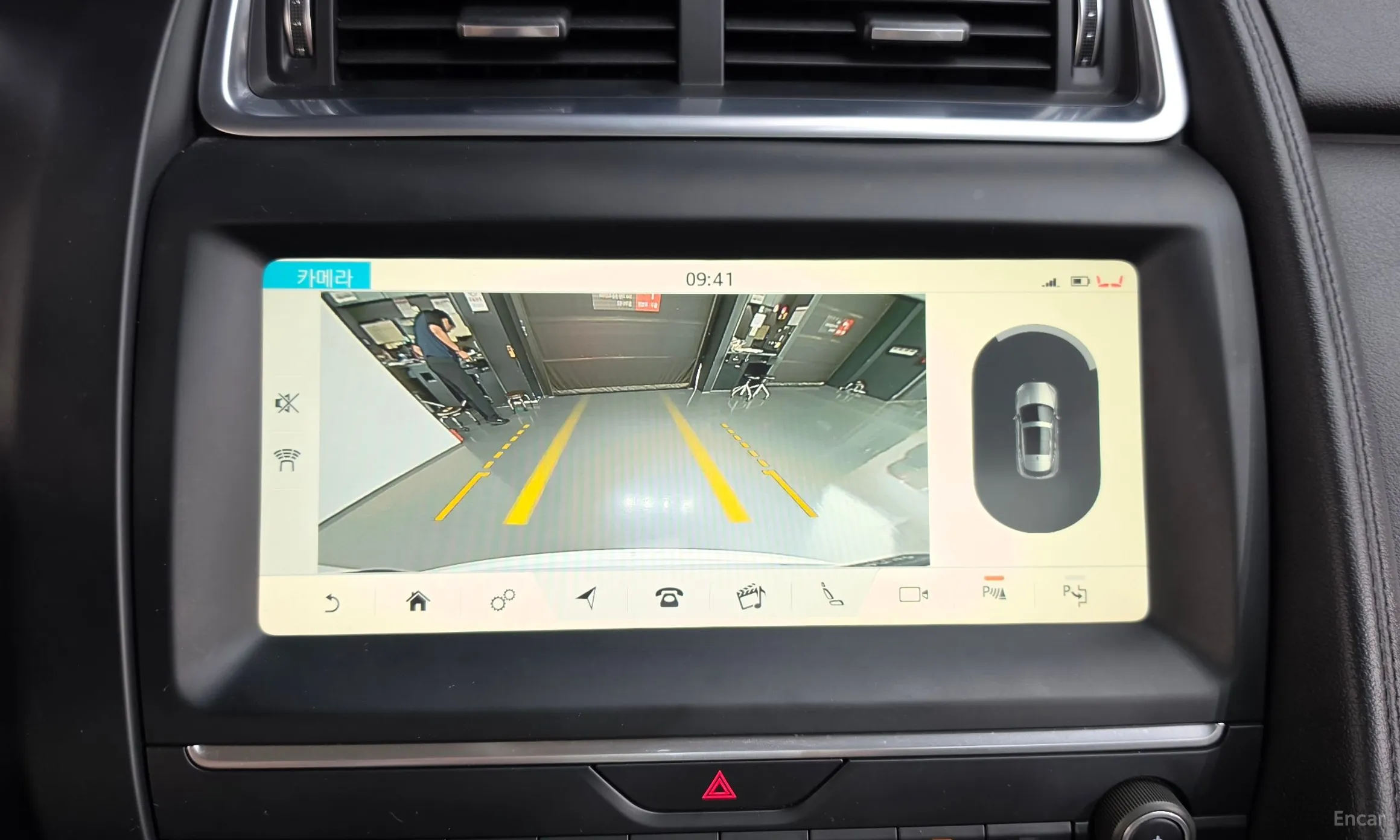 Jaguar E-PACE превью 16