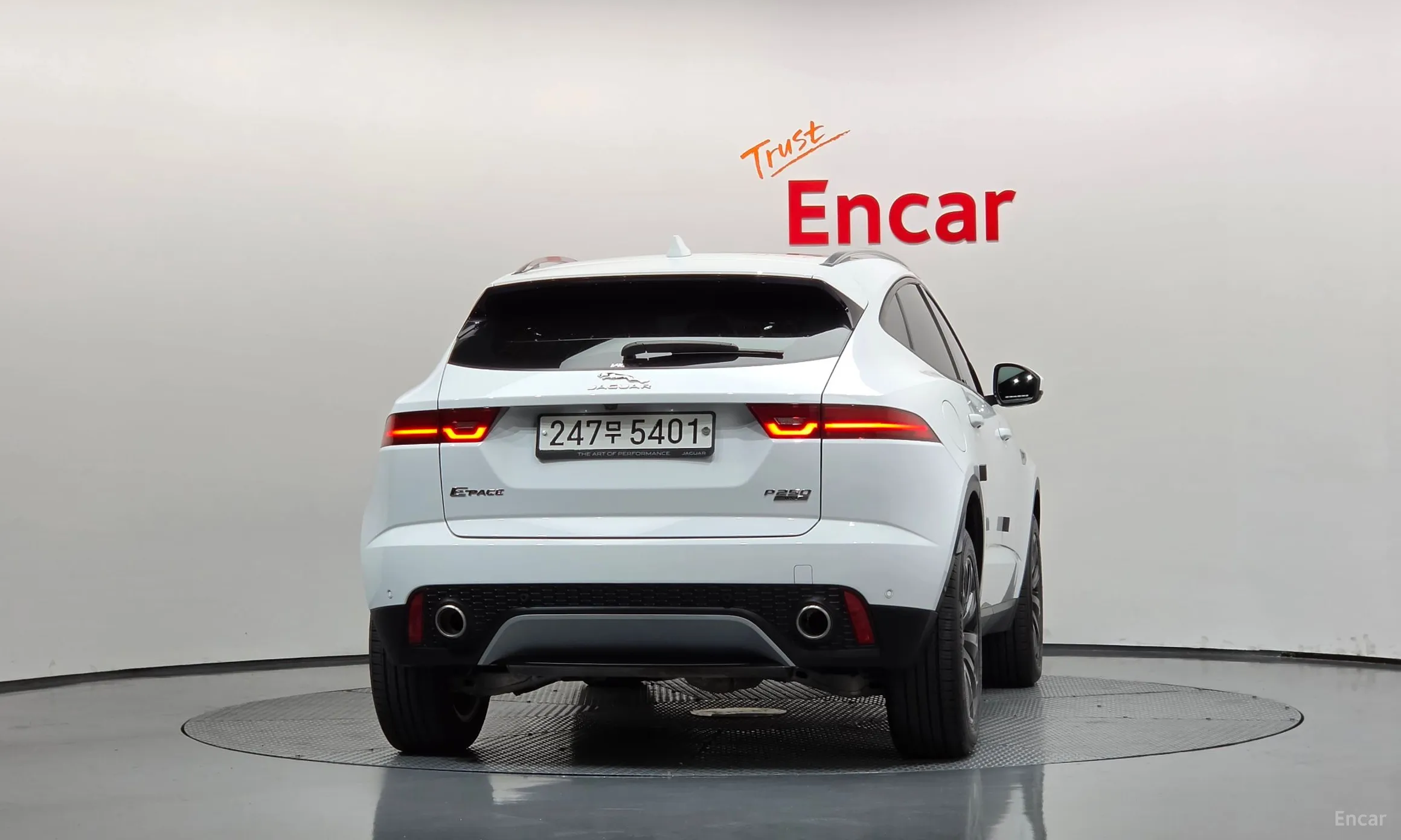 Jaguar E-PACE превью 4