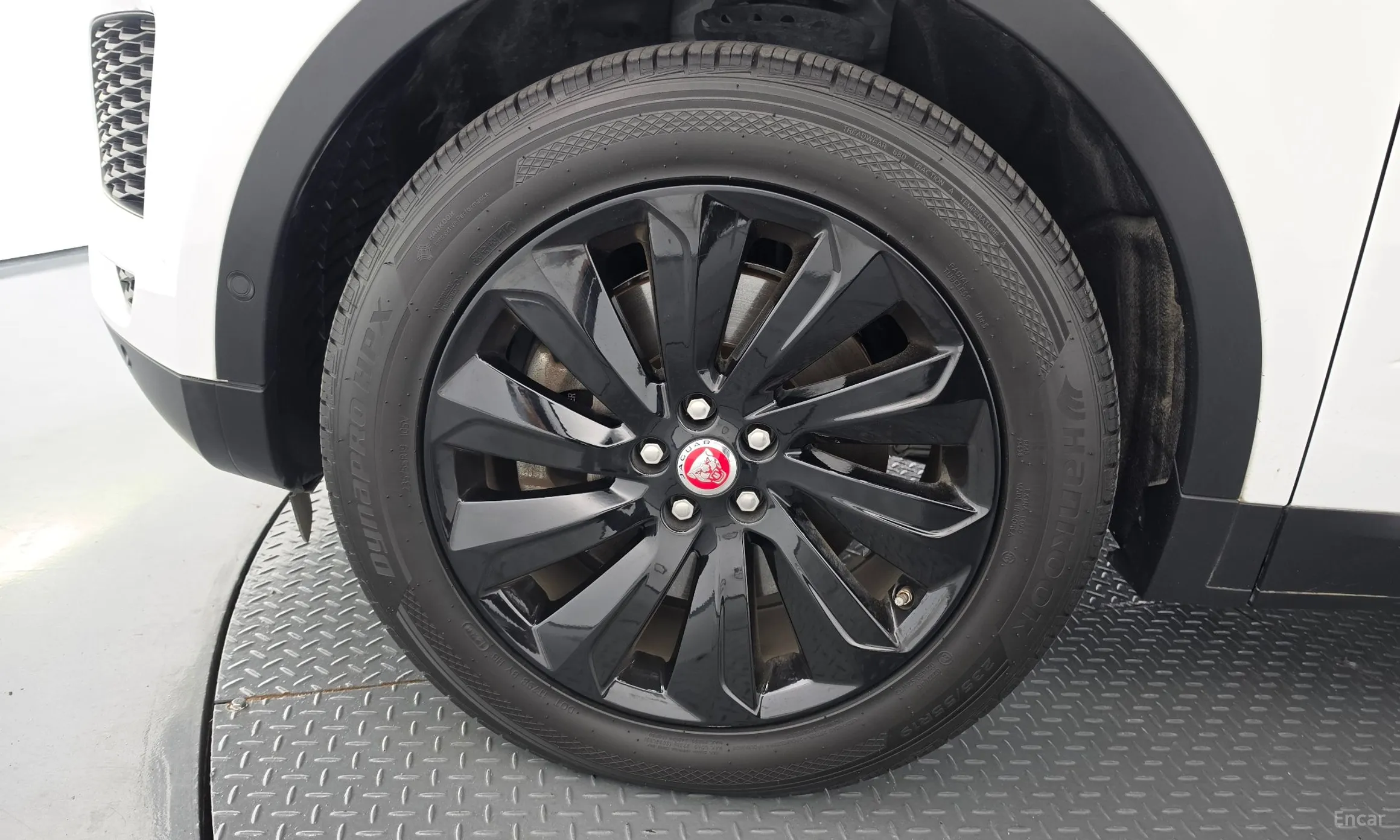 Jaguar E-PACE превью 5