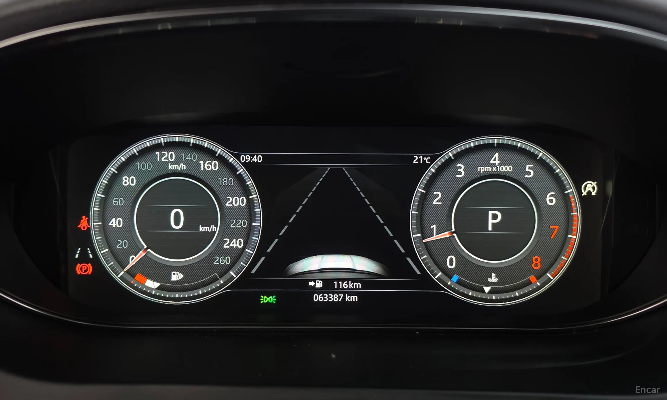 Jaguar E-PACE превью 8
