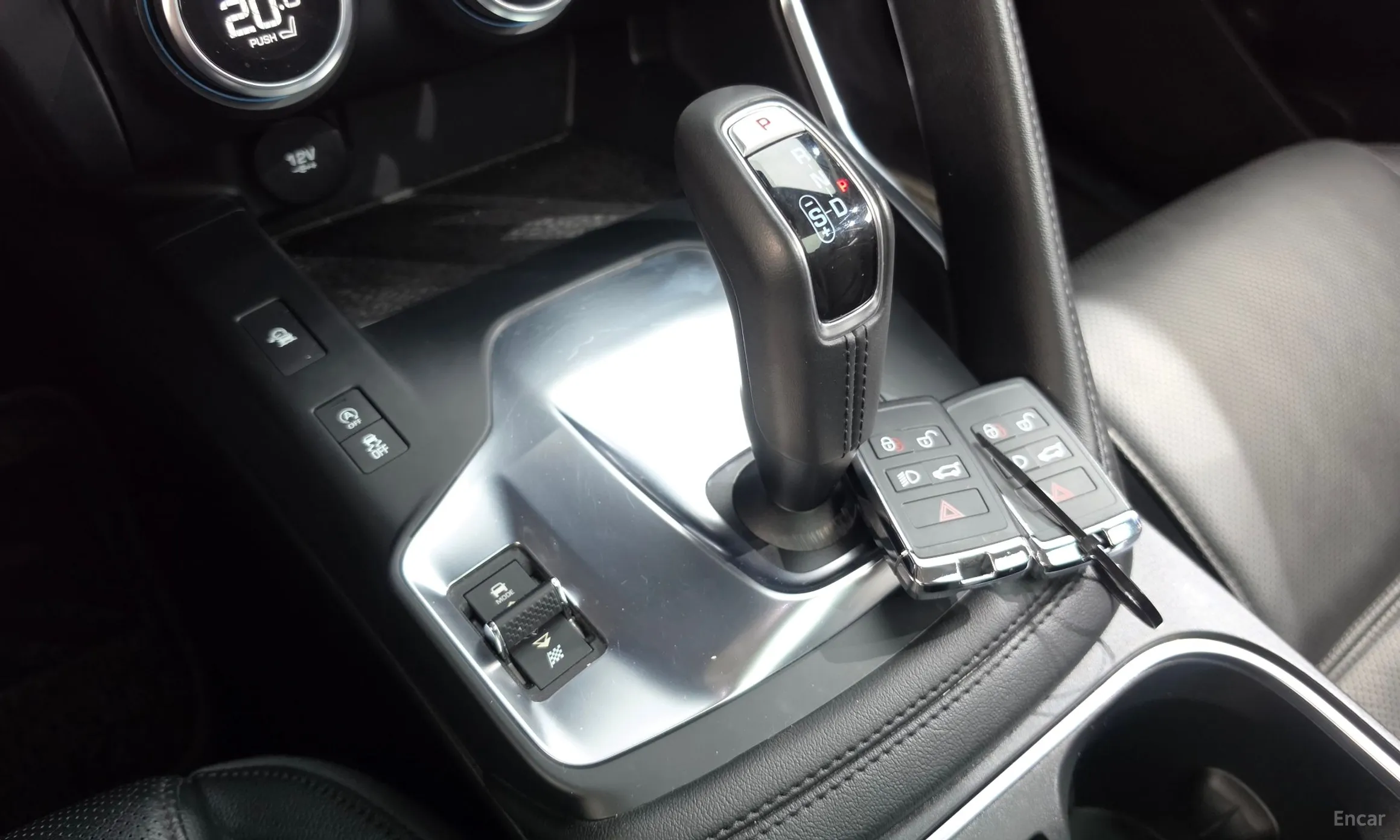 Jaguar E-PACE превью 9