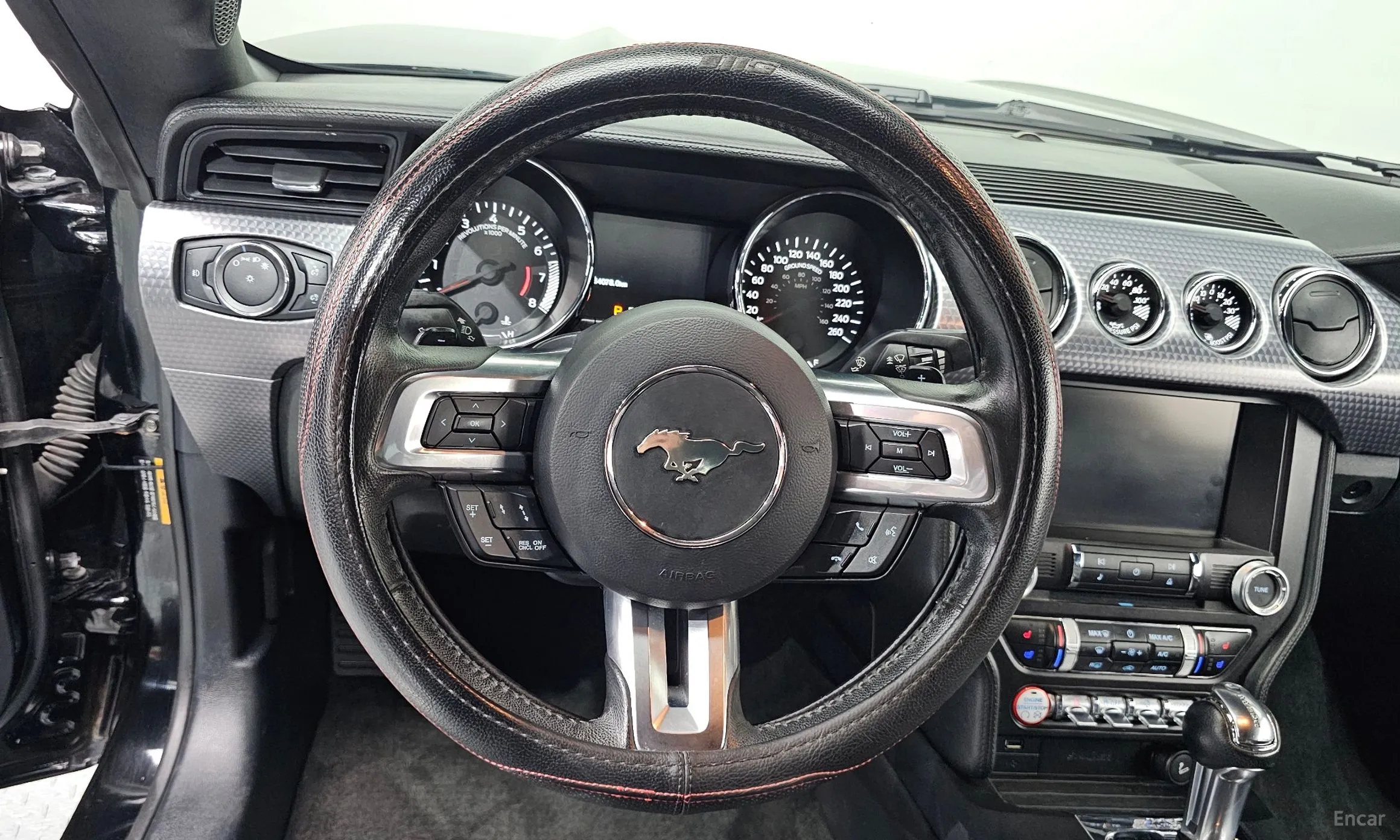 Ford Mustang превью 12