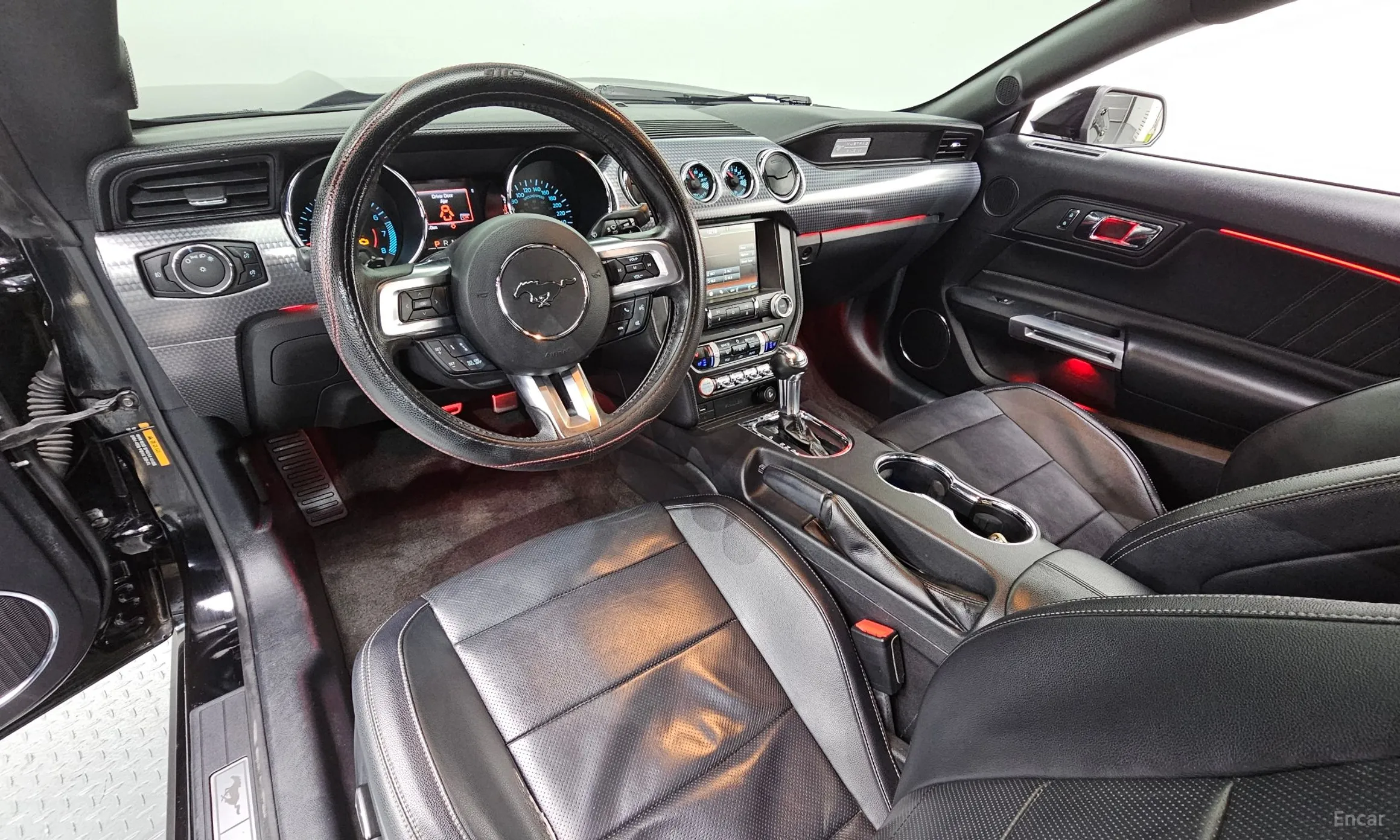 Ford Mustang превью 7