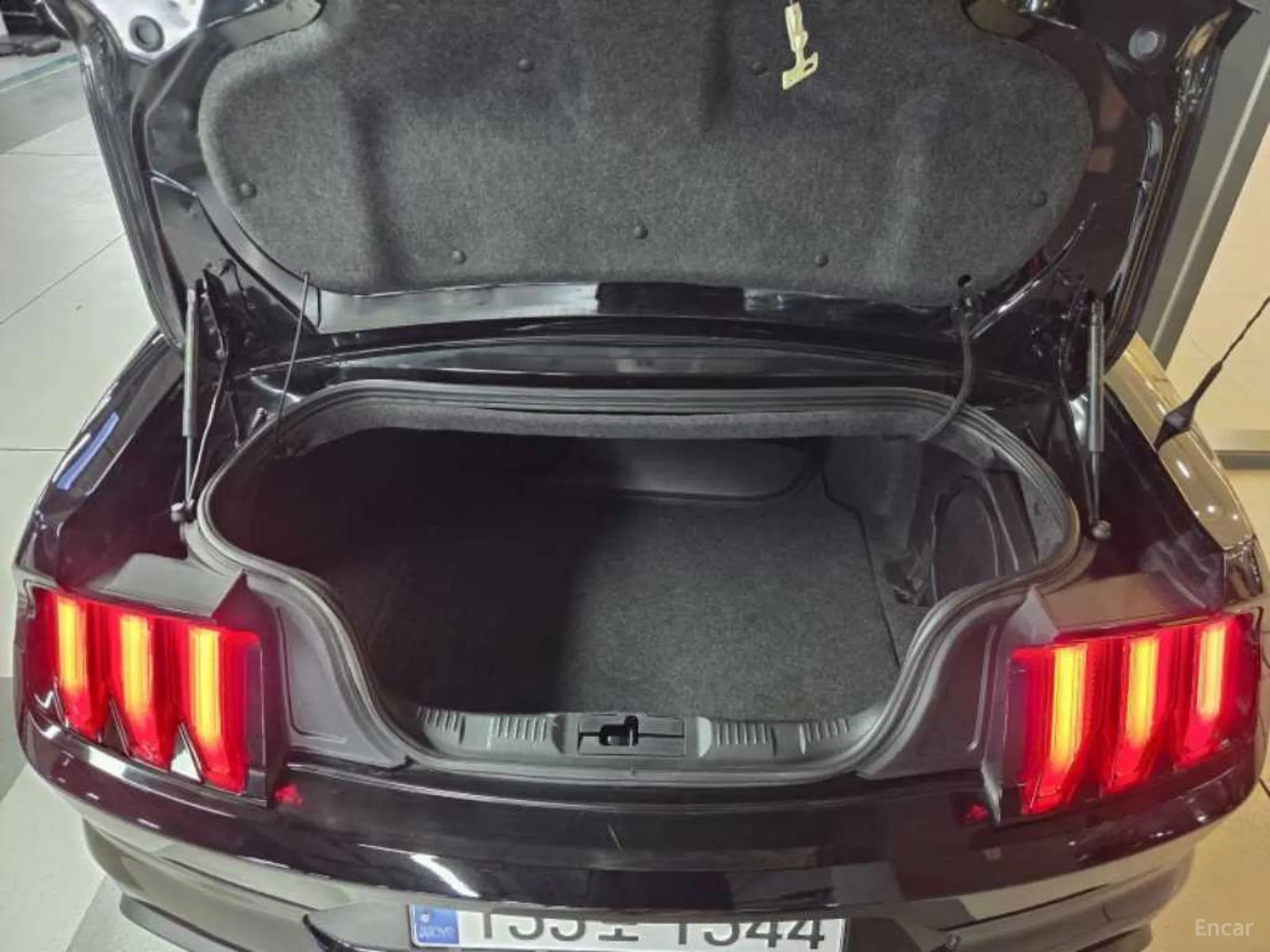Ford Mustang превью 6