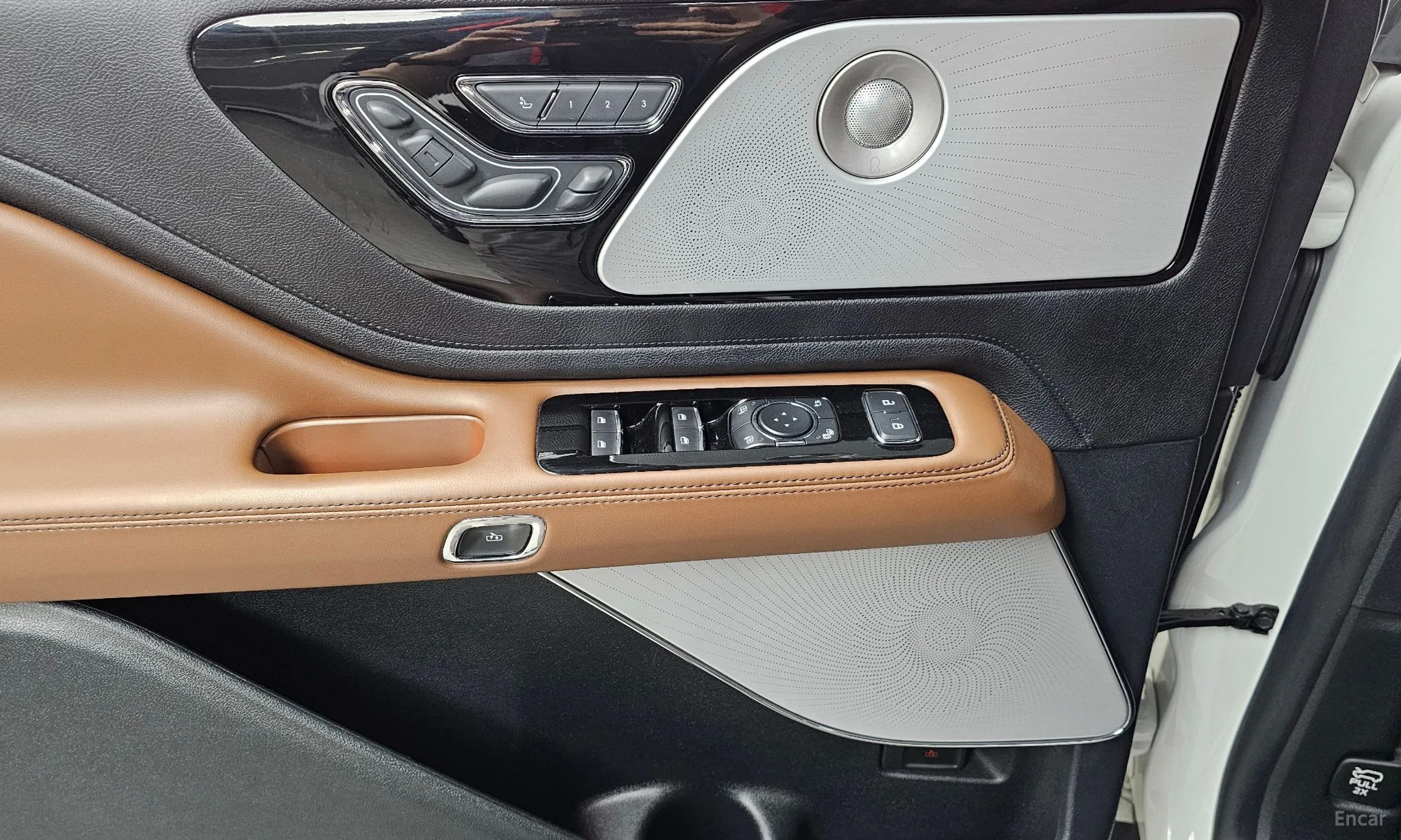 Lincoln Aviator 2nd Generation превью 18