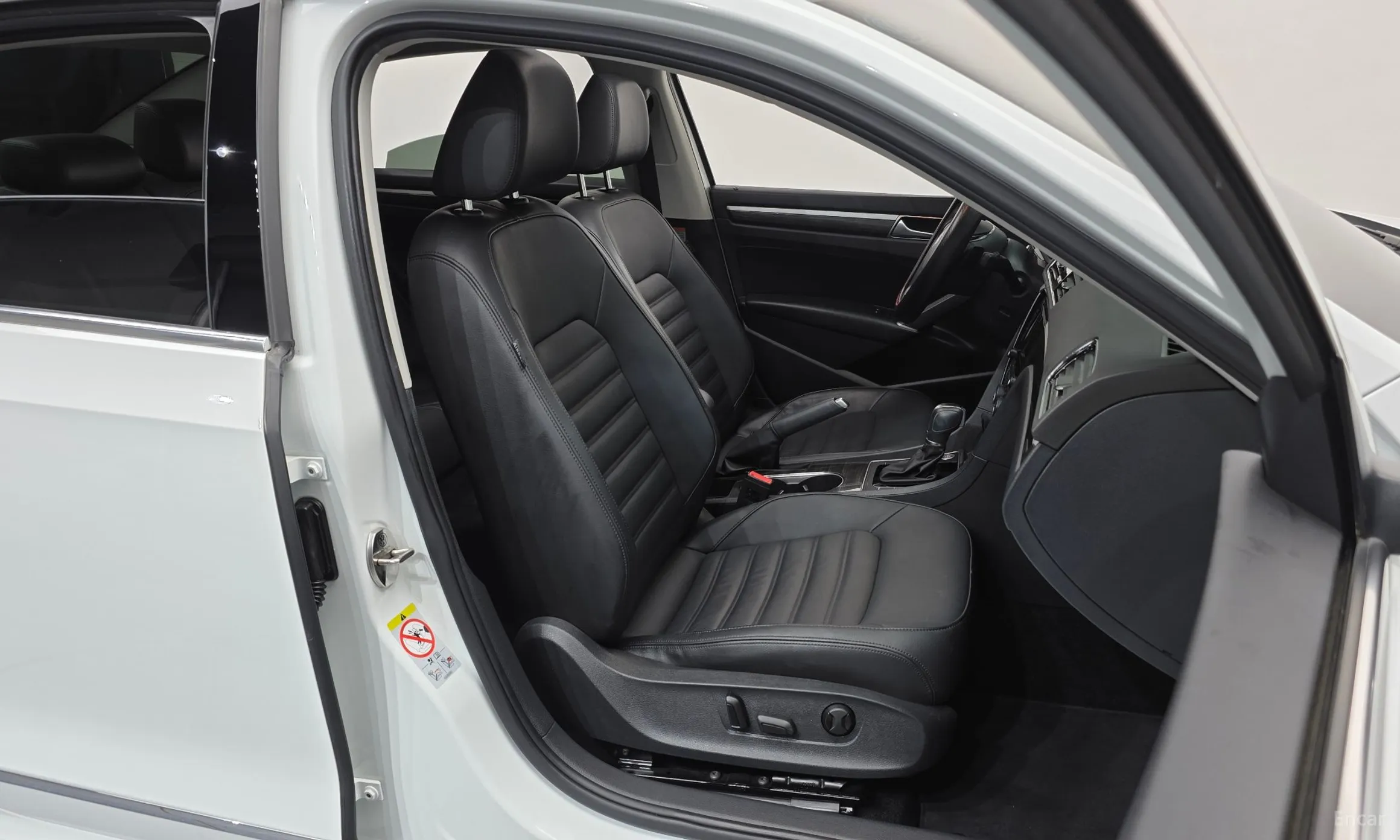 Volkswagen The New Passat превью 11