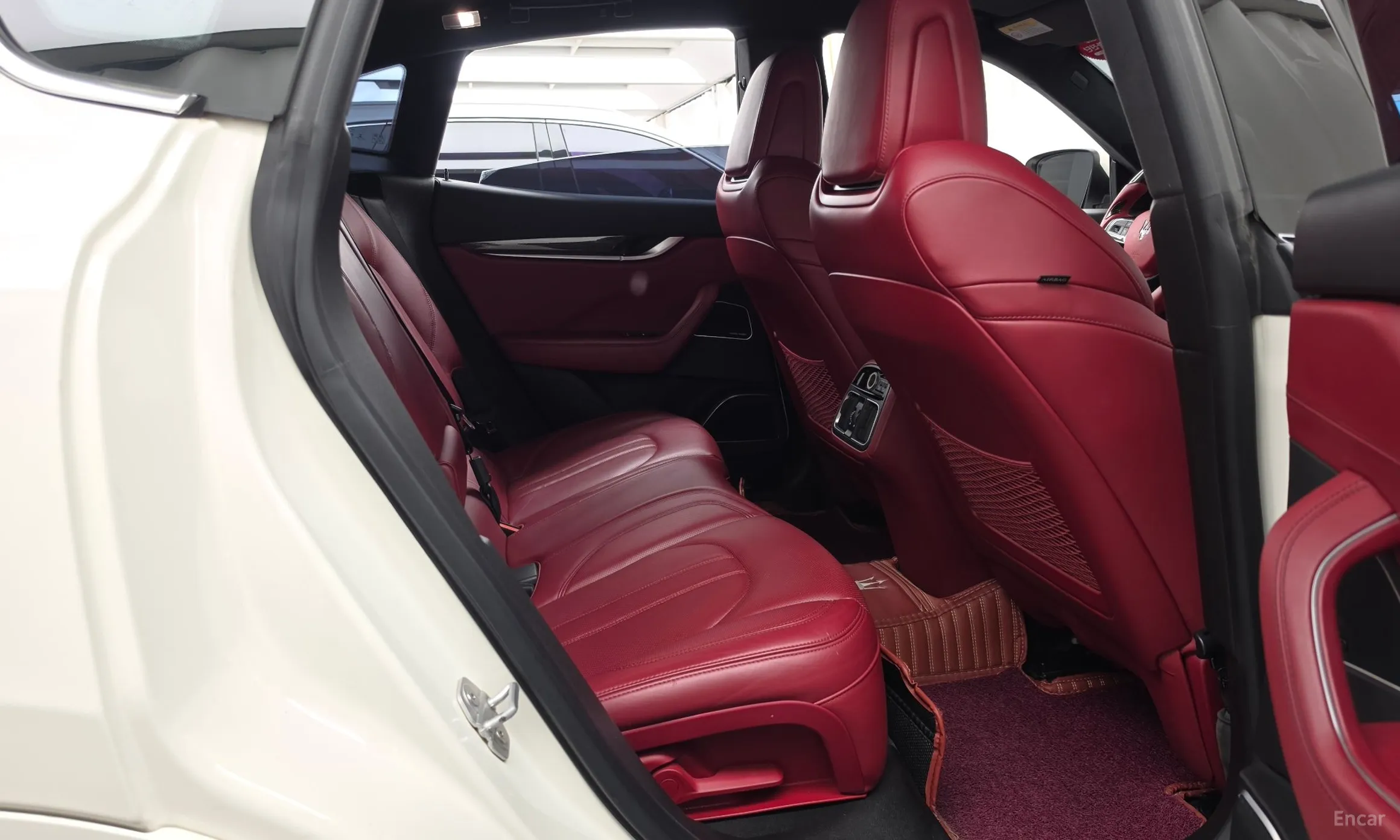 Maserati Levante превью 12