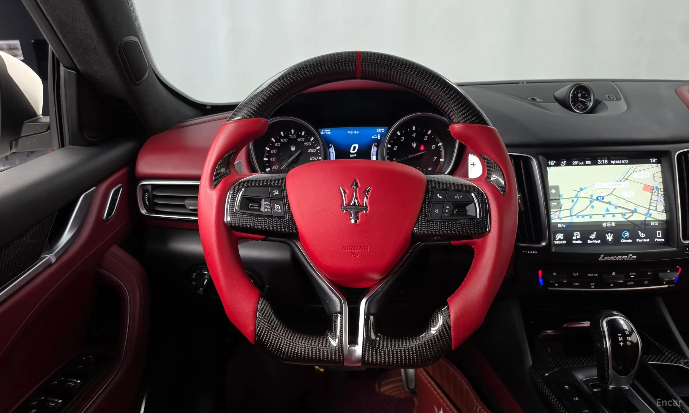 Maserati Levante превью 13