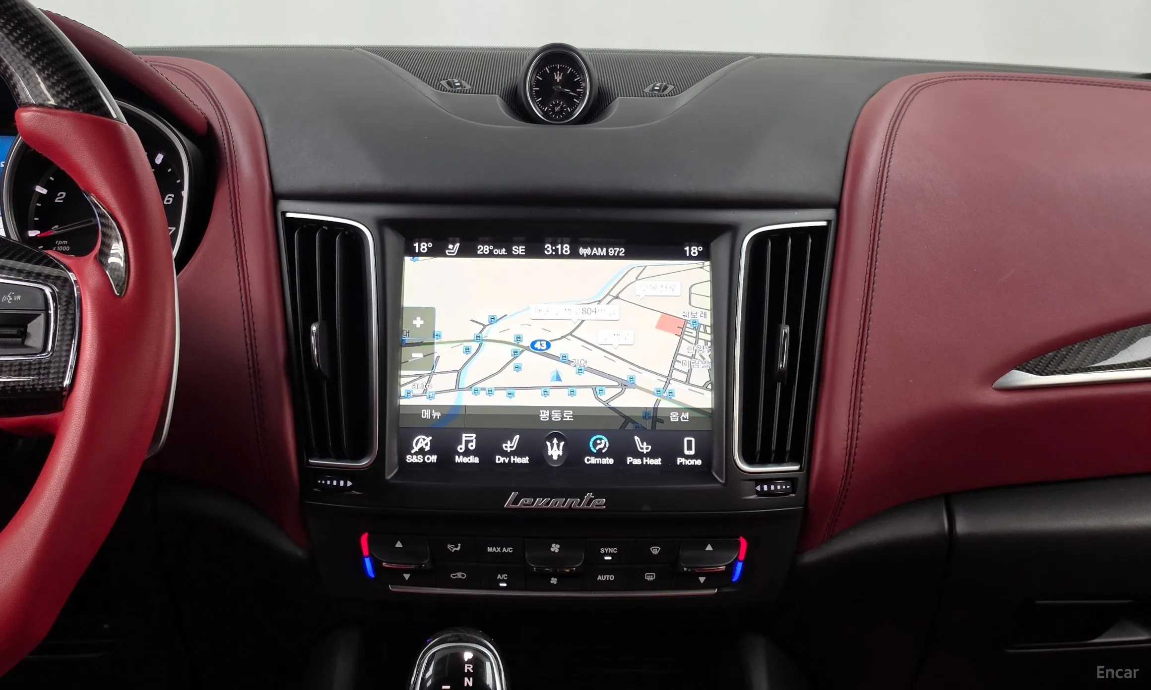 Maserati Levante превью 14
