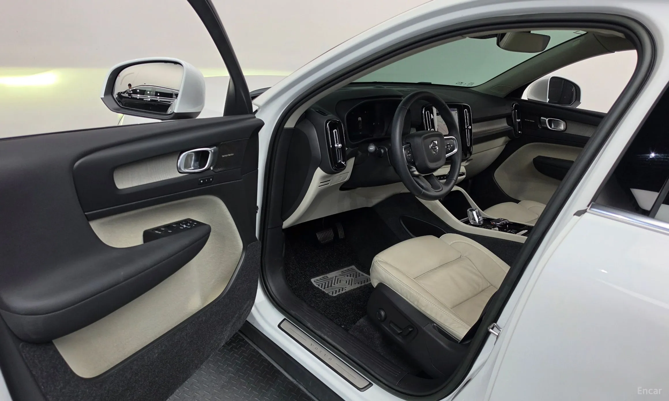Volvo XC40 превью 10