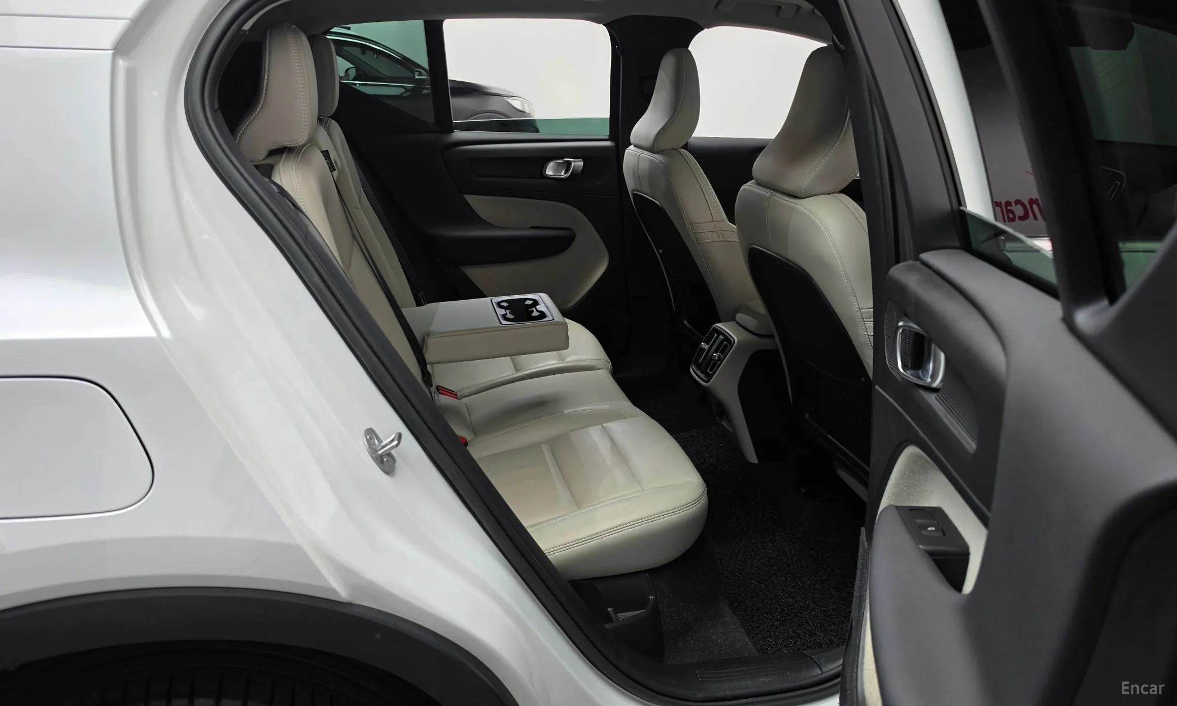 Volvo XC40 превью 12