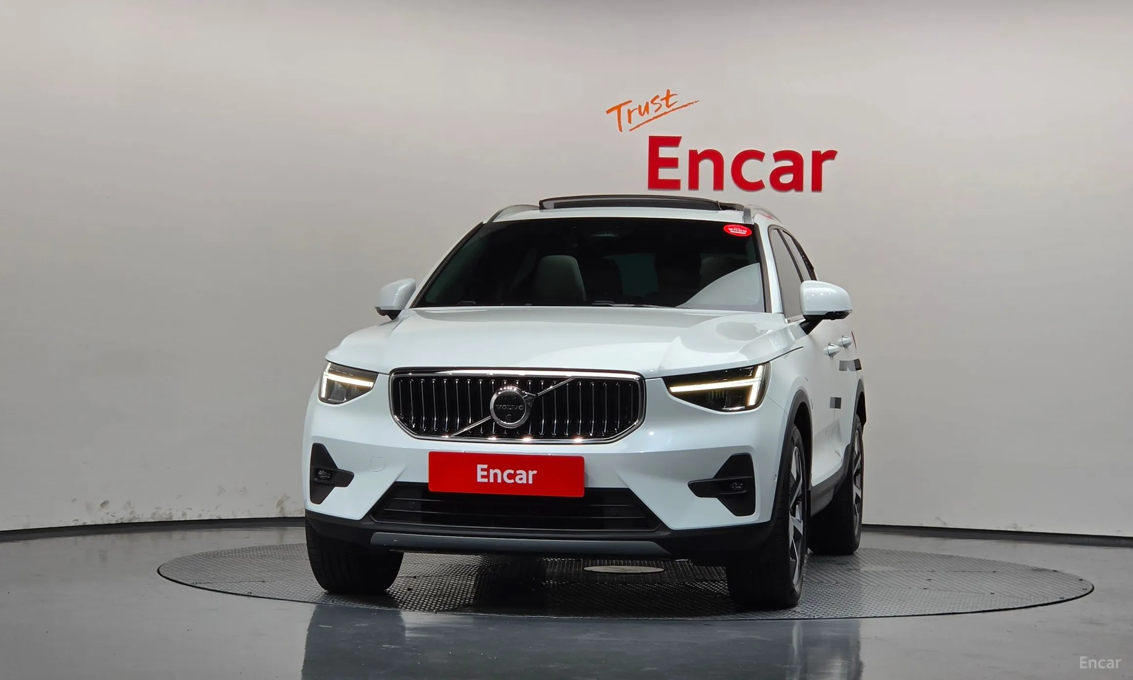Volvo XC40 превью 3