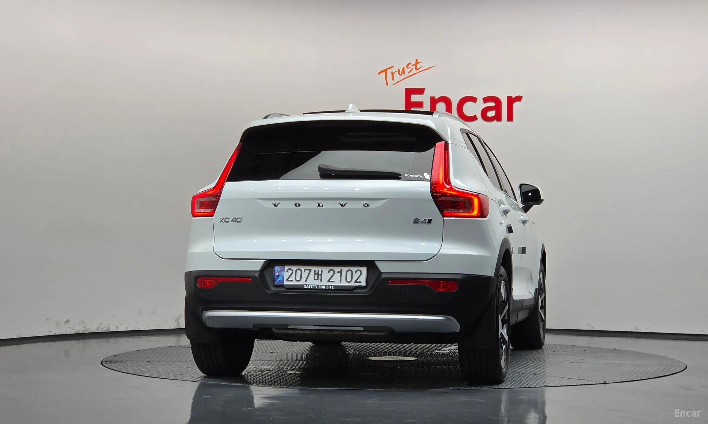 Volvo XC40 превью 4