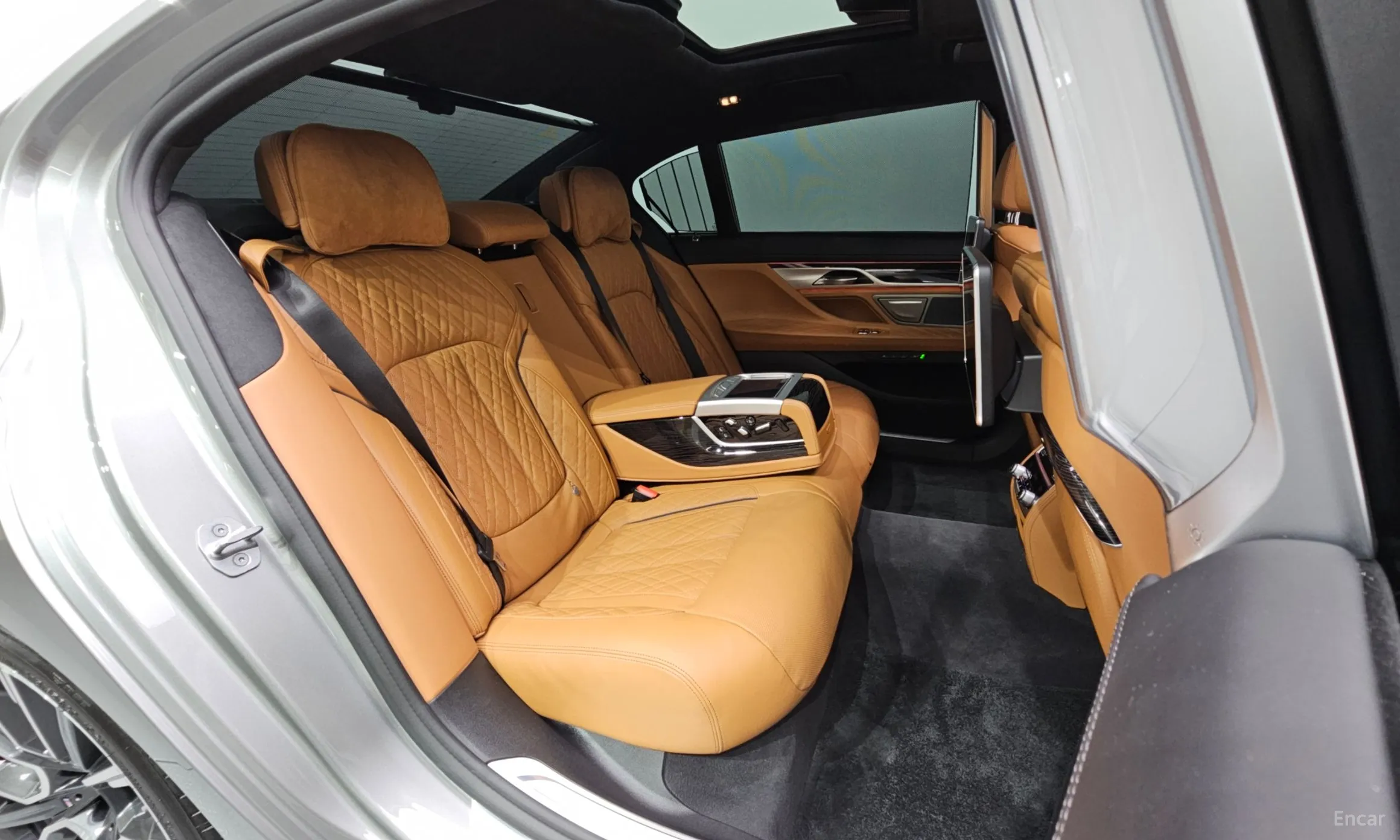 BMW 7 Series (G11) превью 11