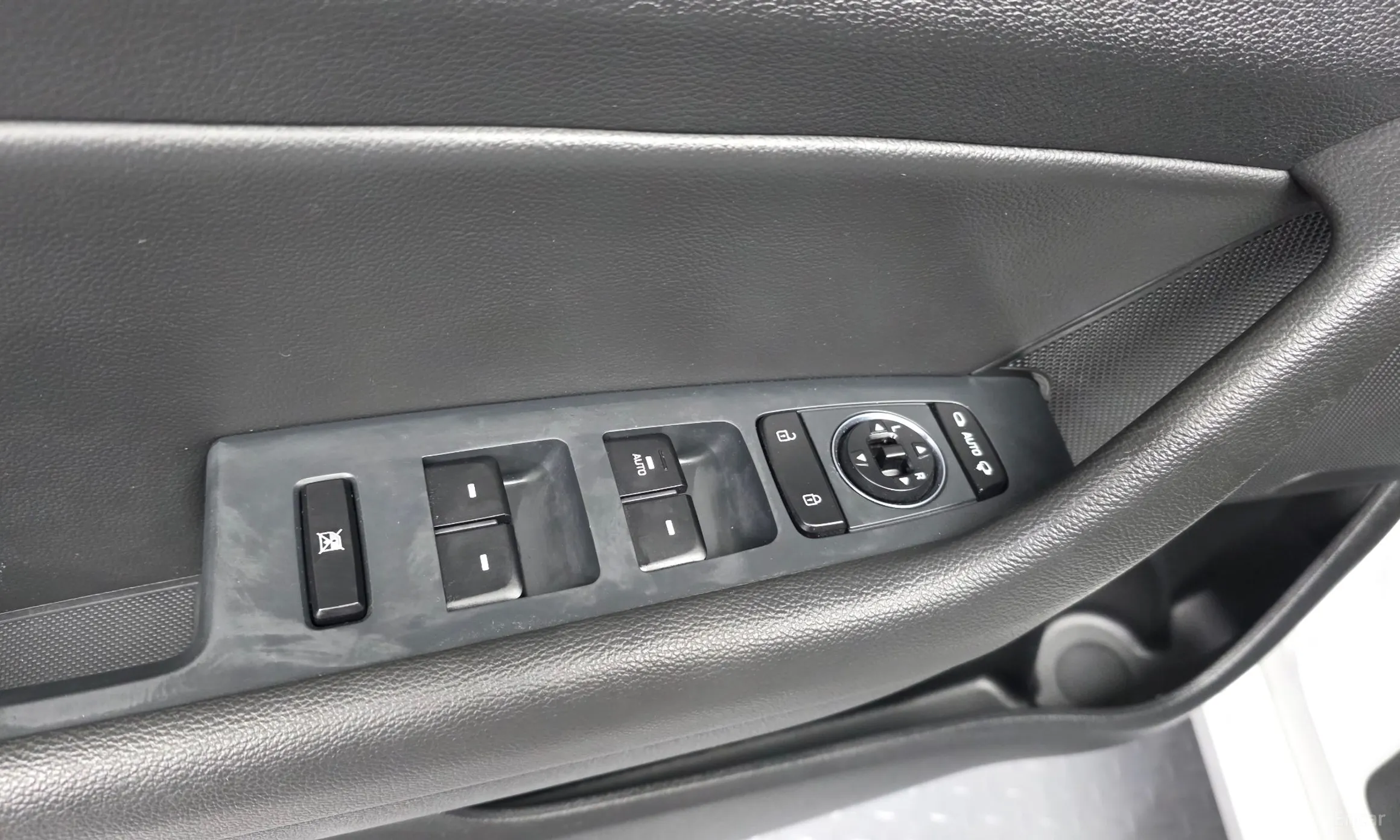 Hyundai LF Sonata превью 20