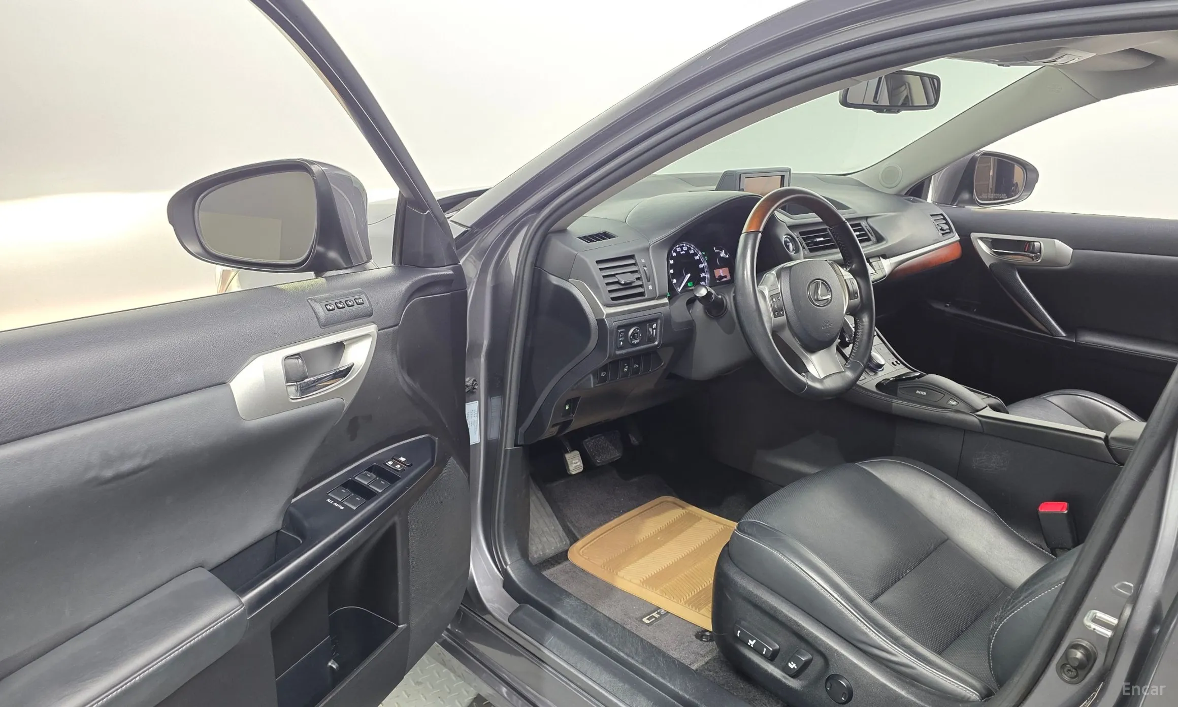 Lexus CT200h превью 10