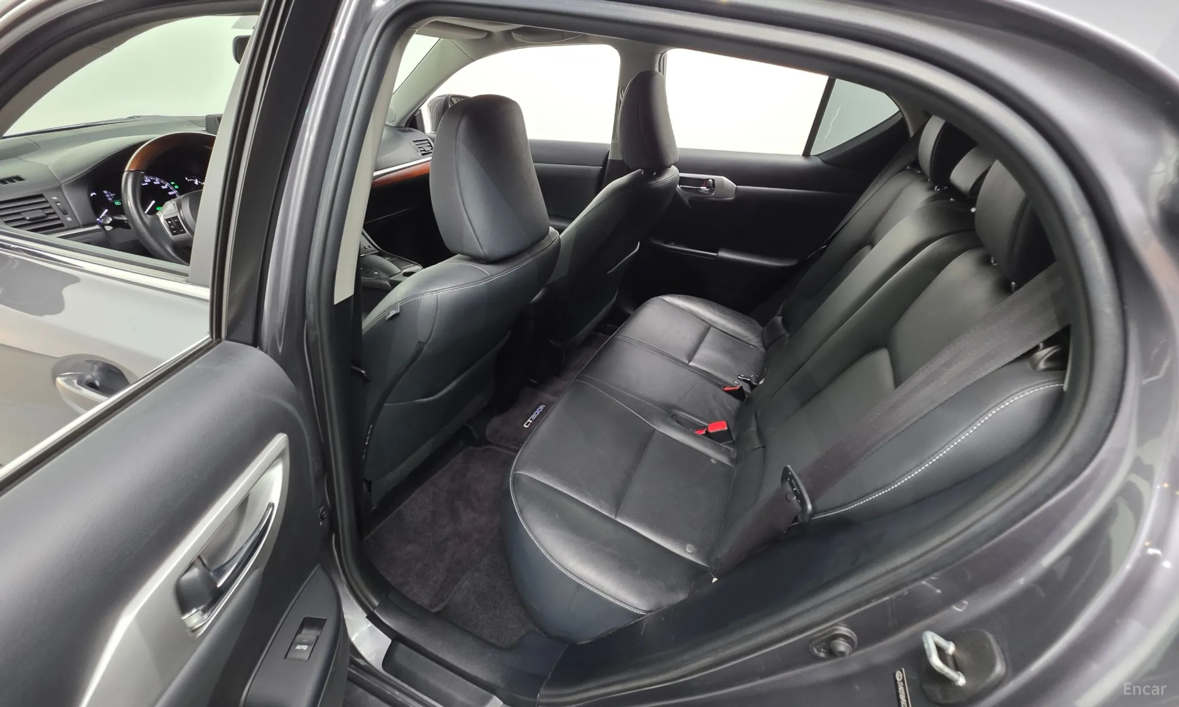 Lexus CT200h превью 12