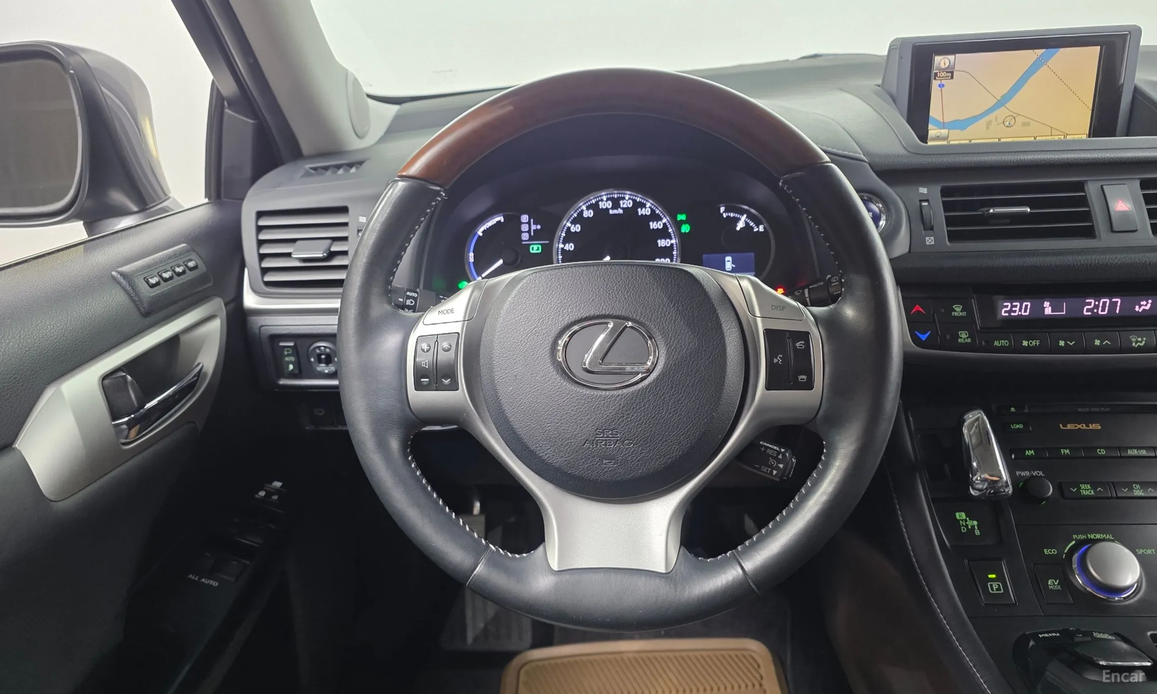 Lexus CT200h превью 13