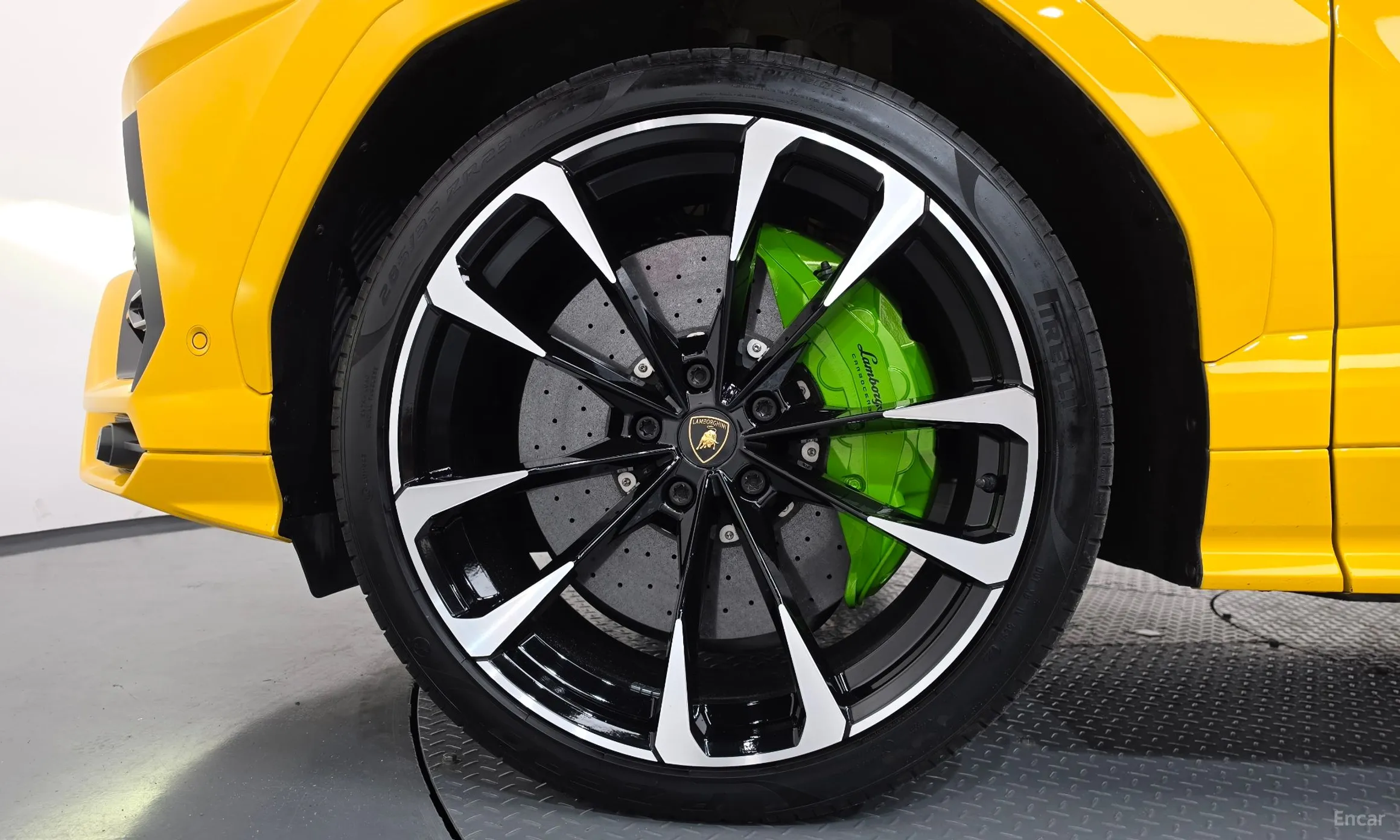 Lamborghini Urus превью 5