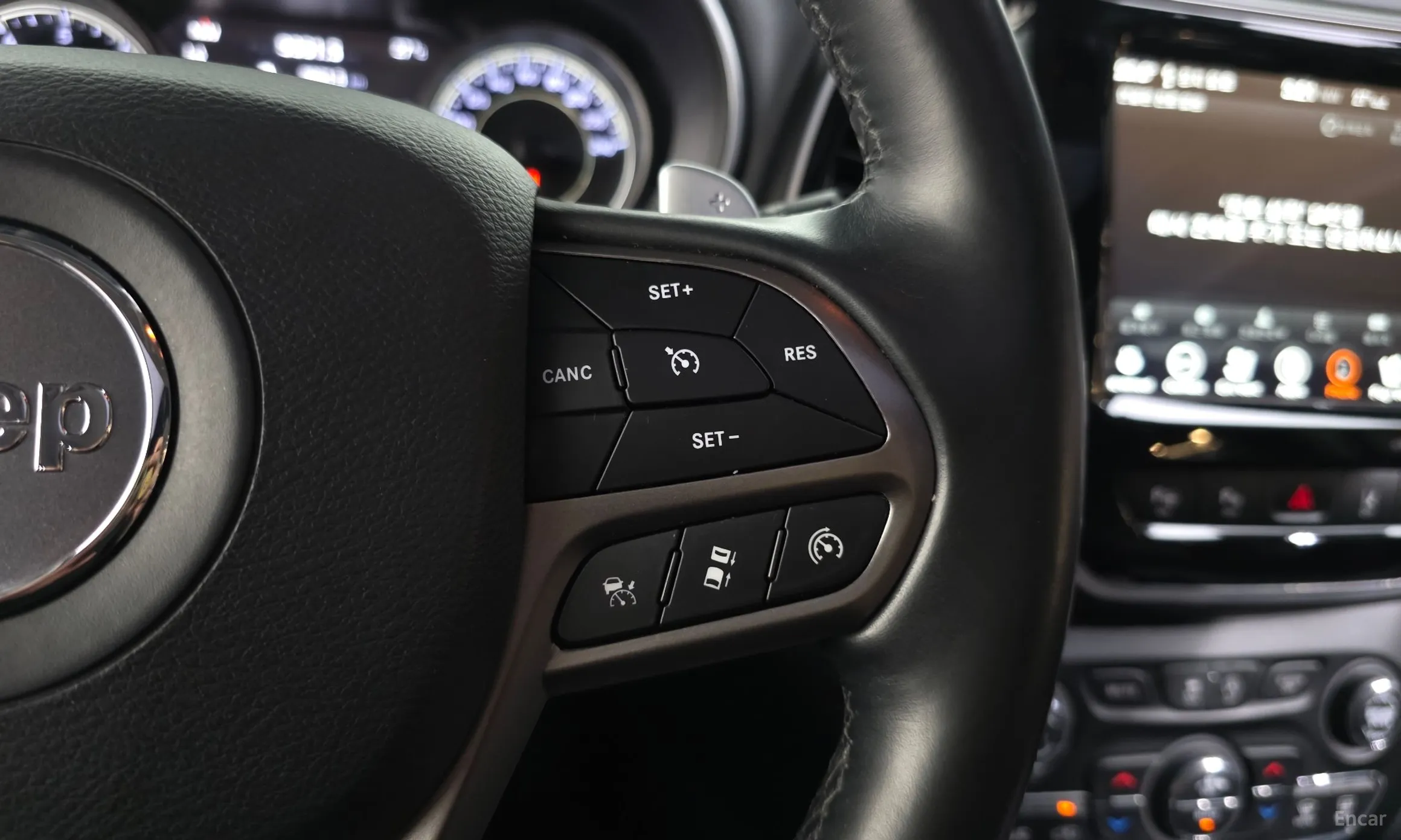 Jeep Cherokee (KL) превью 18