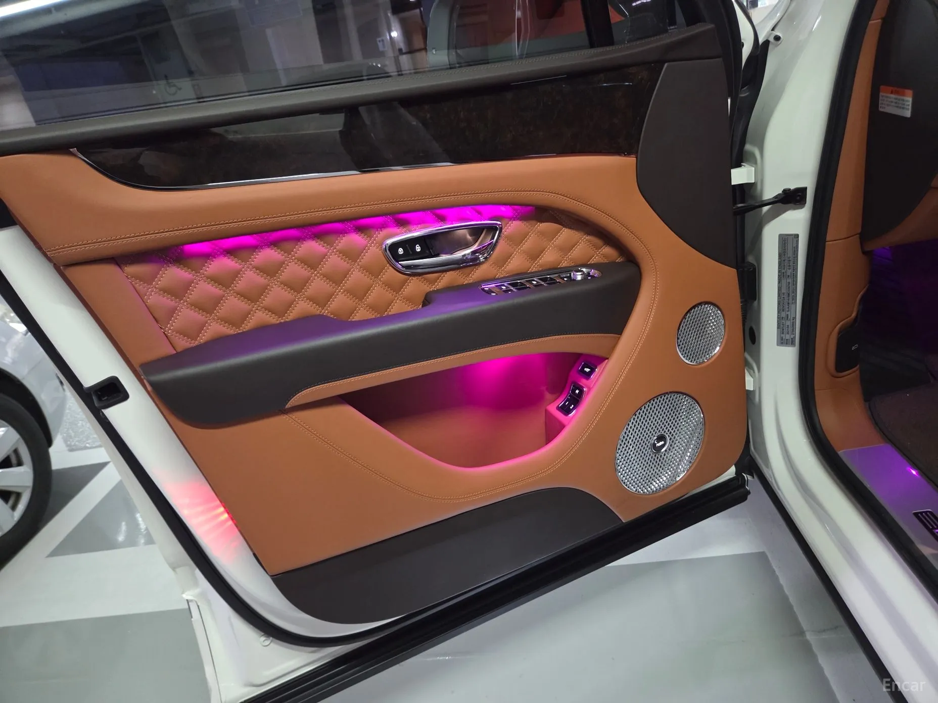 Bentley Bentayga превью 13