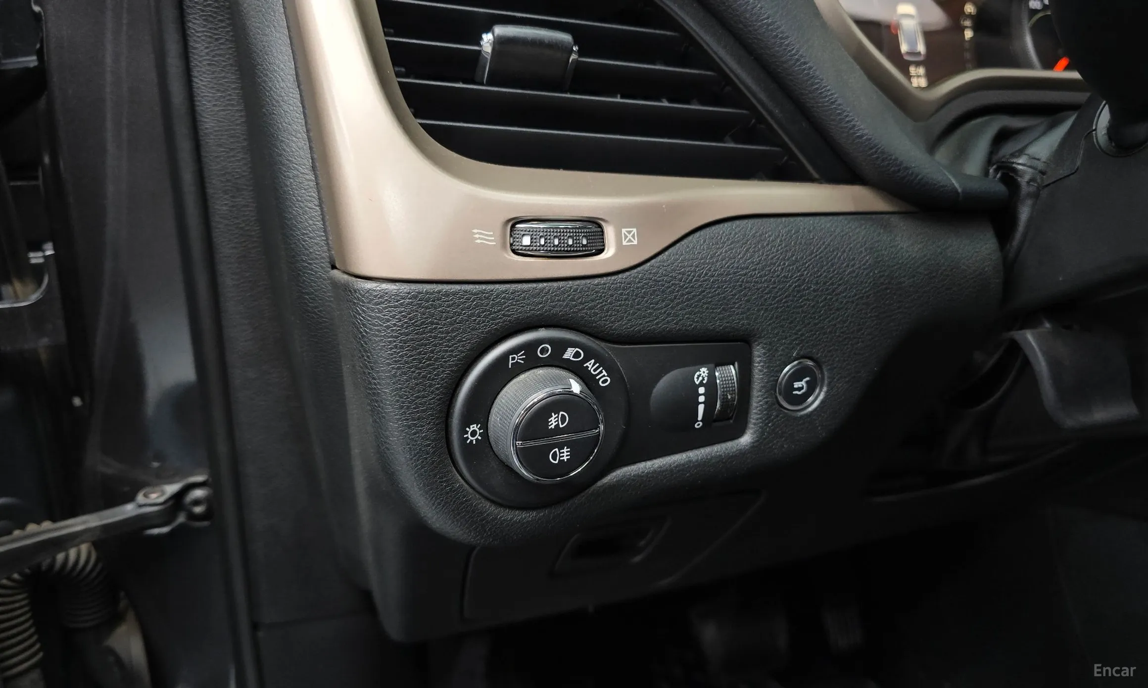 Jeep Cherokee (KL) превью 16