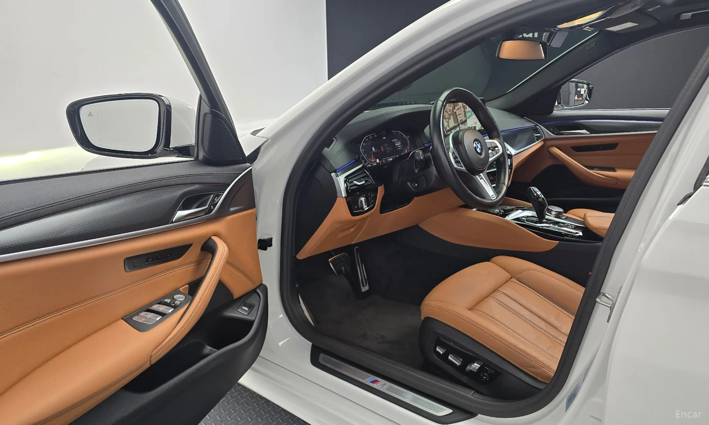 BMW 5 Series (G30) превью 10