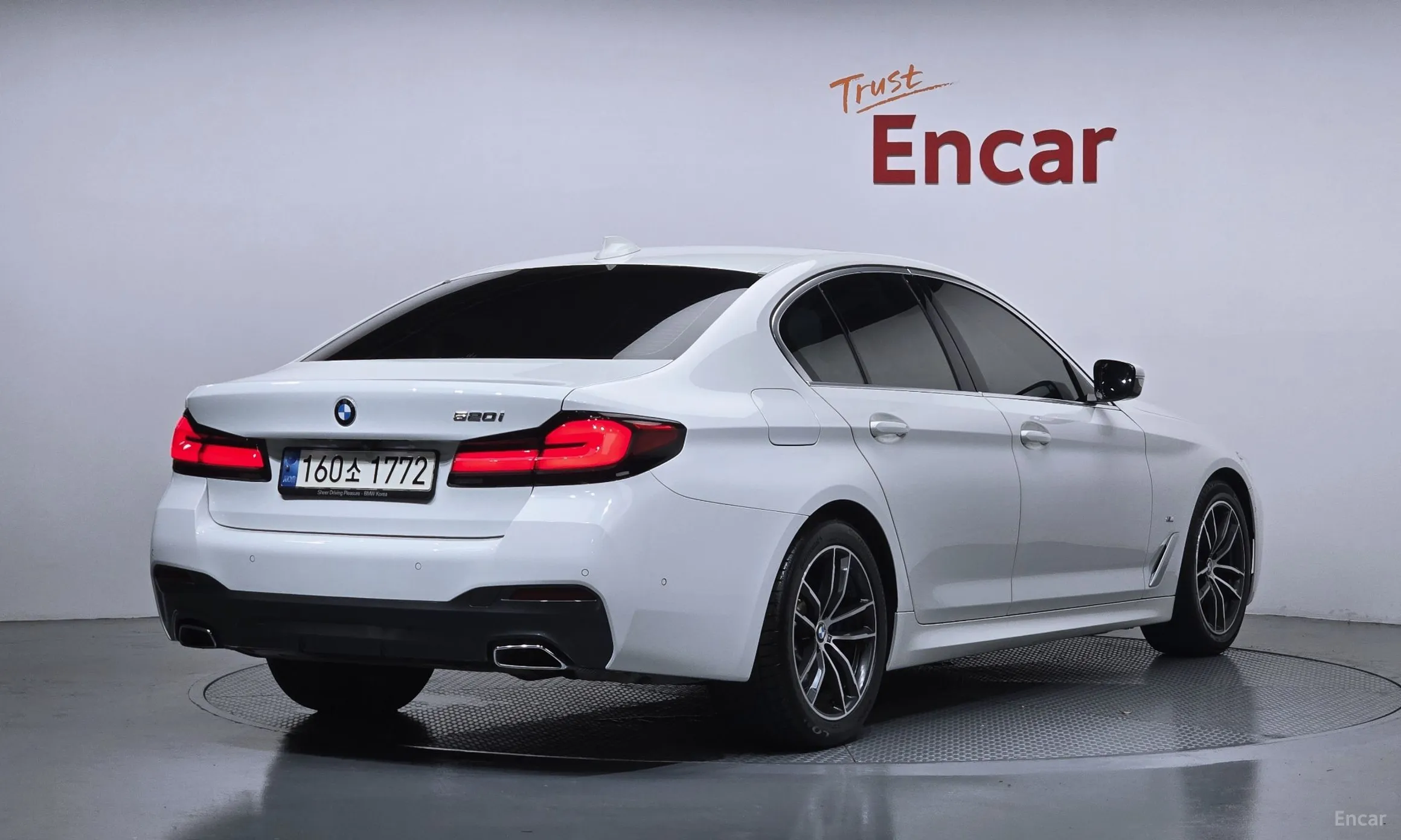 BMW 5 Series (G30) превью 2