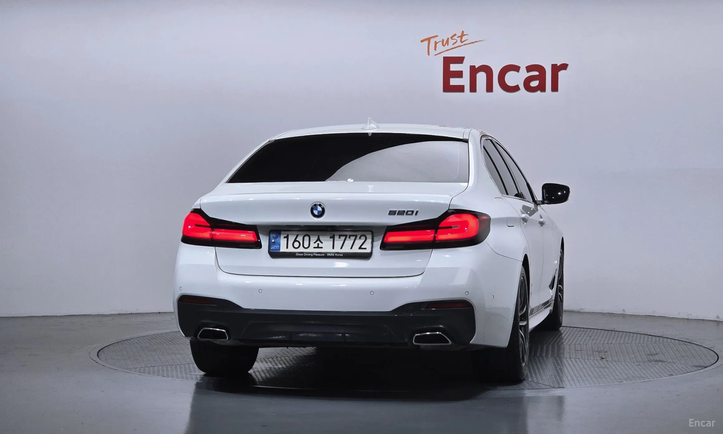 BMW 5 Series (G30) превью 4
