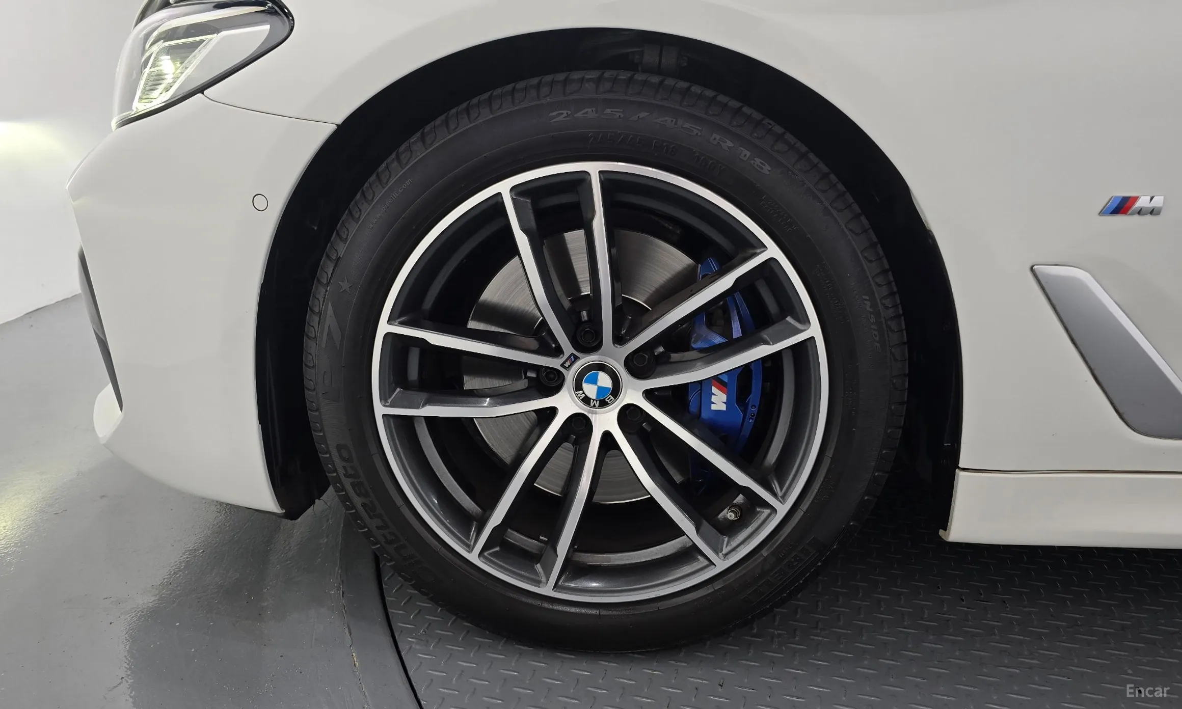 BMW 5 Series (G30) превью 5