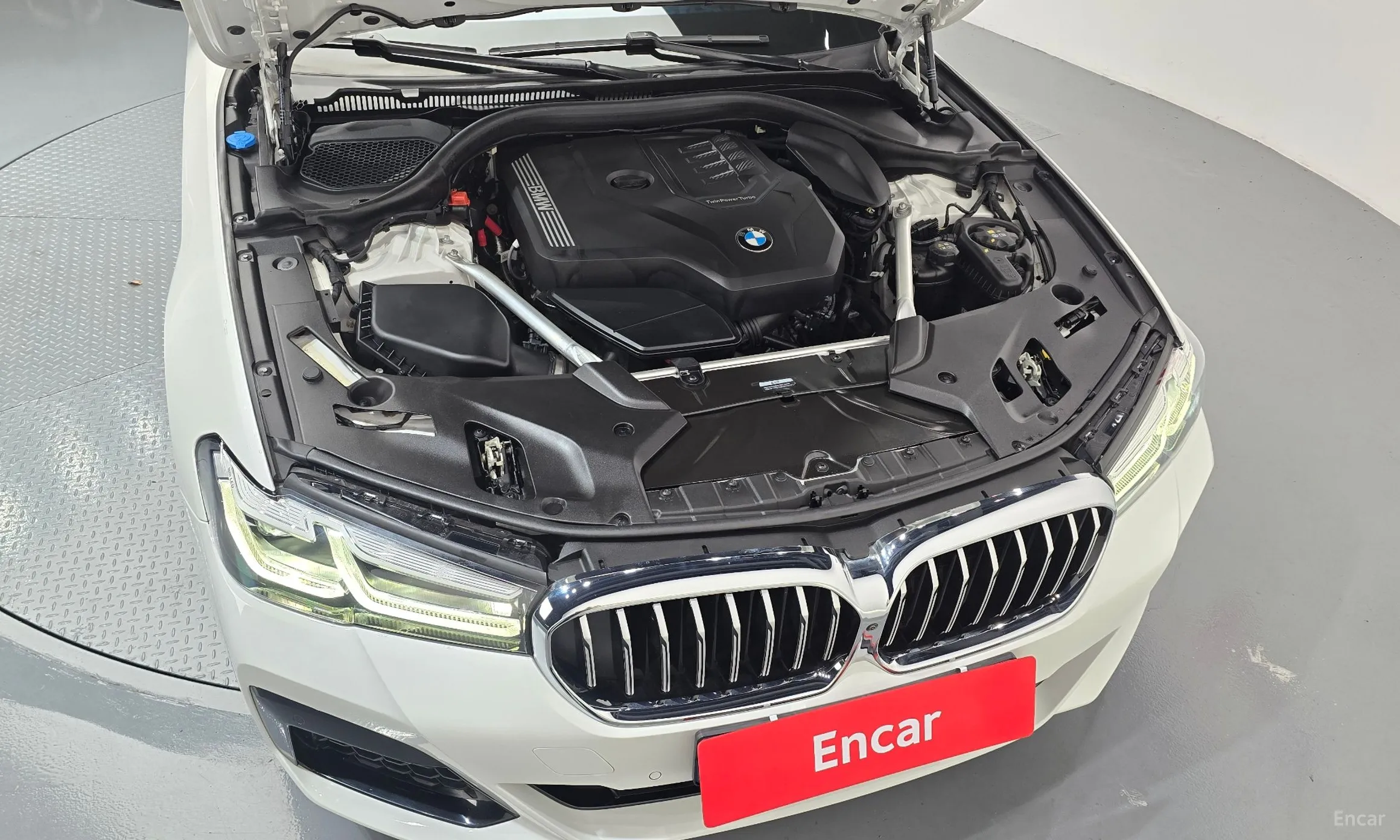 BMW 5 Series (G30) превью 6