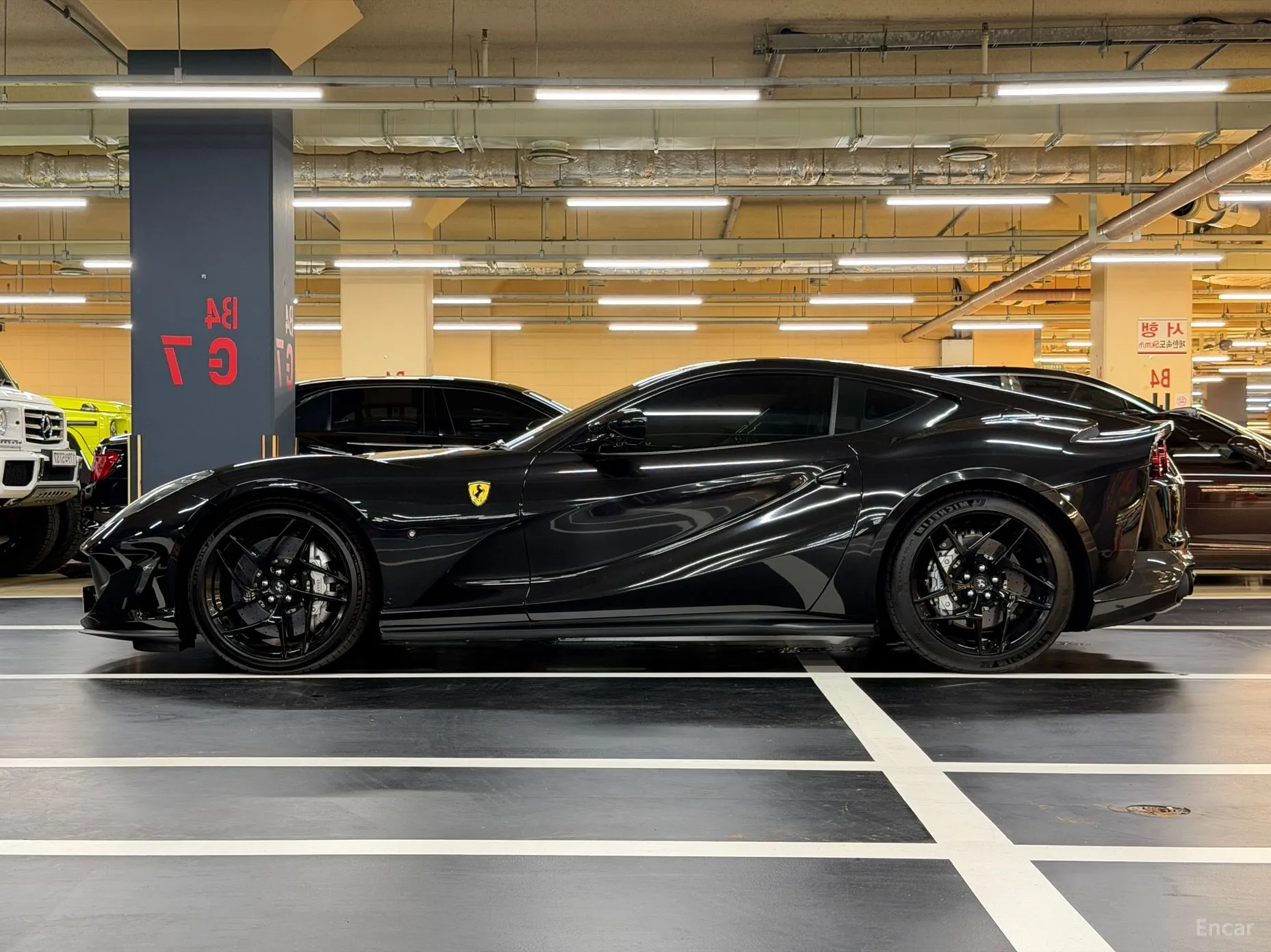 Ferrari 812 Superfast превью 20