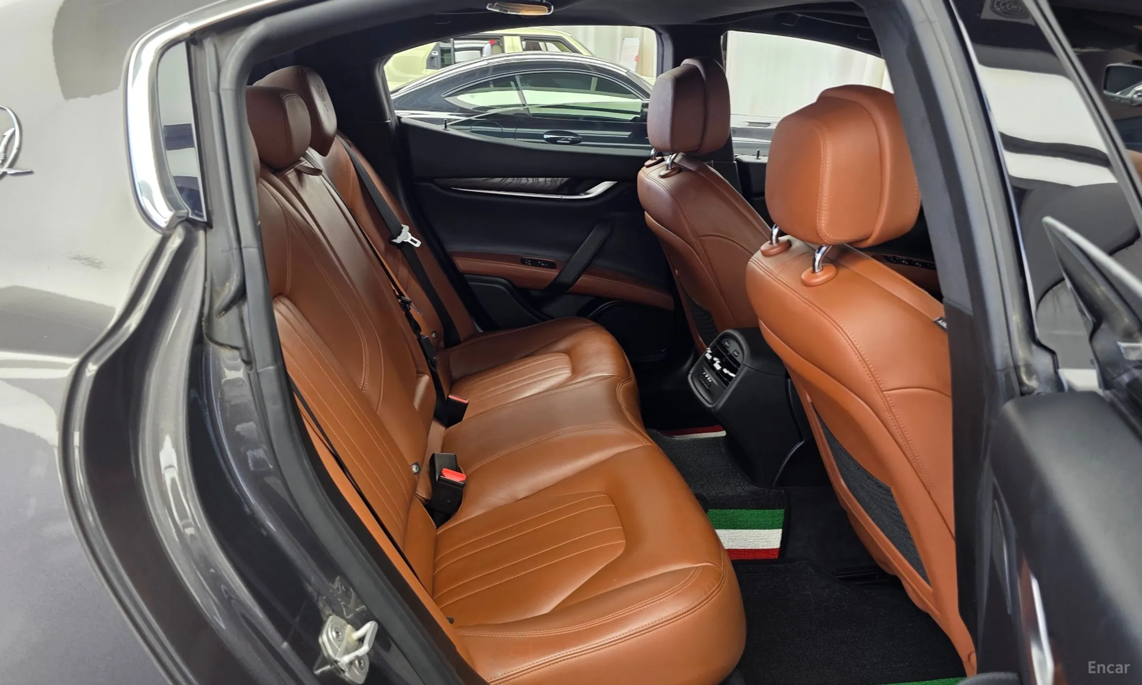 Maserati Ghibli превью 12